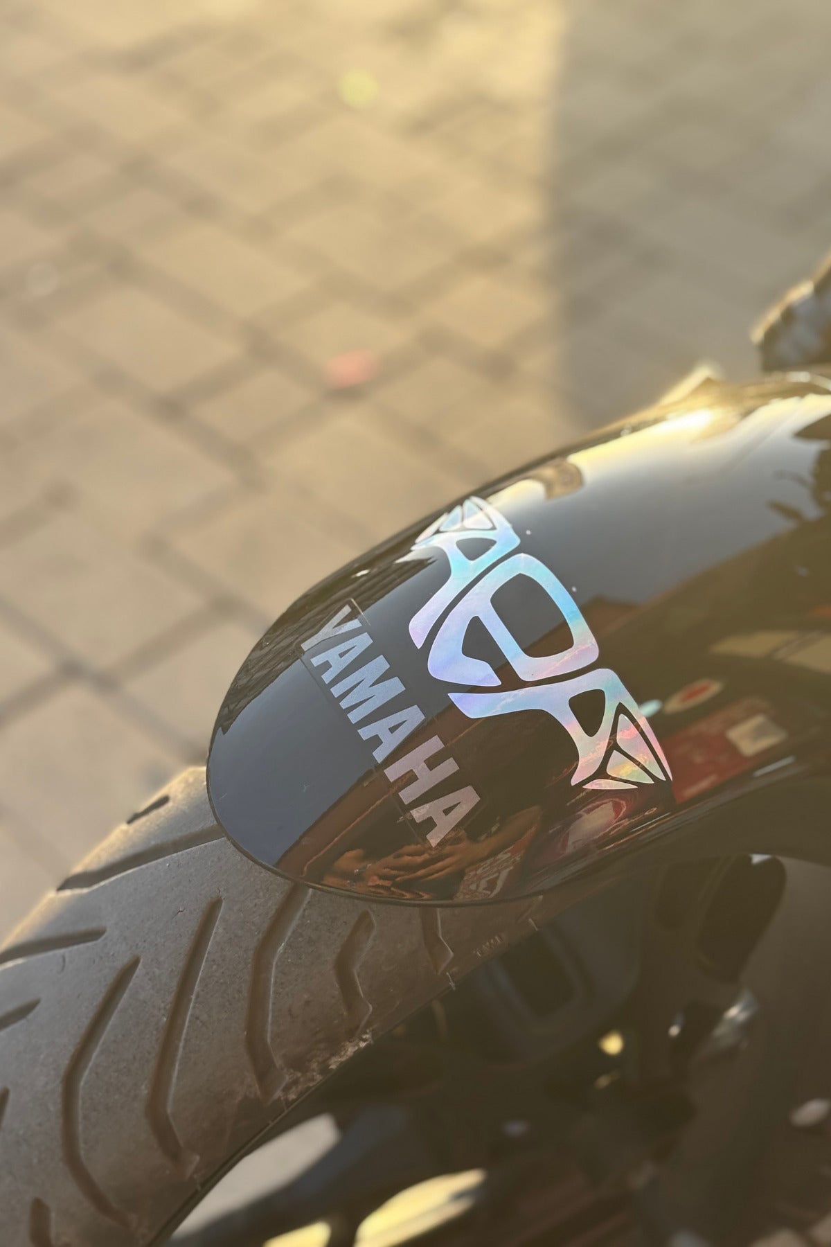 Motor-Araba-Kask için Hologramlı Altın Elbiseli Adam AEA Sticker Etiket (1 Adet)(10CM)
