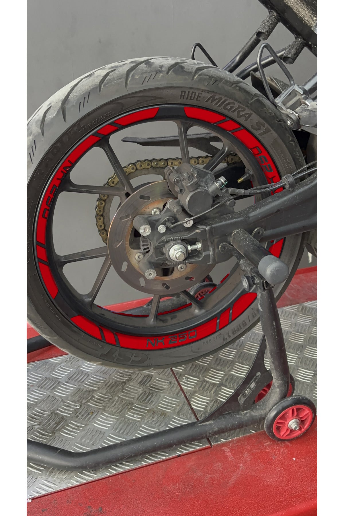 CFMOTO NK250 için NK250 Yazılı 12'li Jant Şeridi Sticker Seti ( Ön-Arka Yeterli)