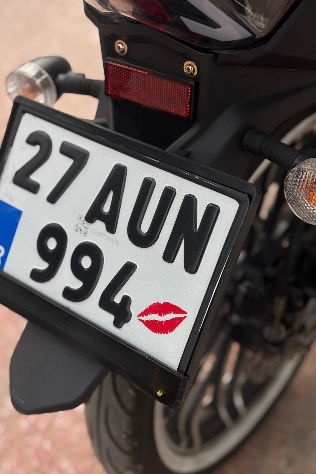 Motosiklet Plakalığı için Kırmızı Renk Dudak Öpücük Sticker (5CM)