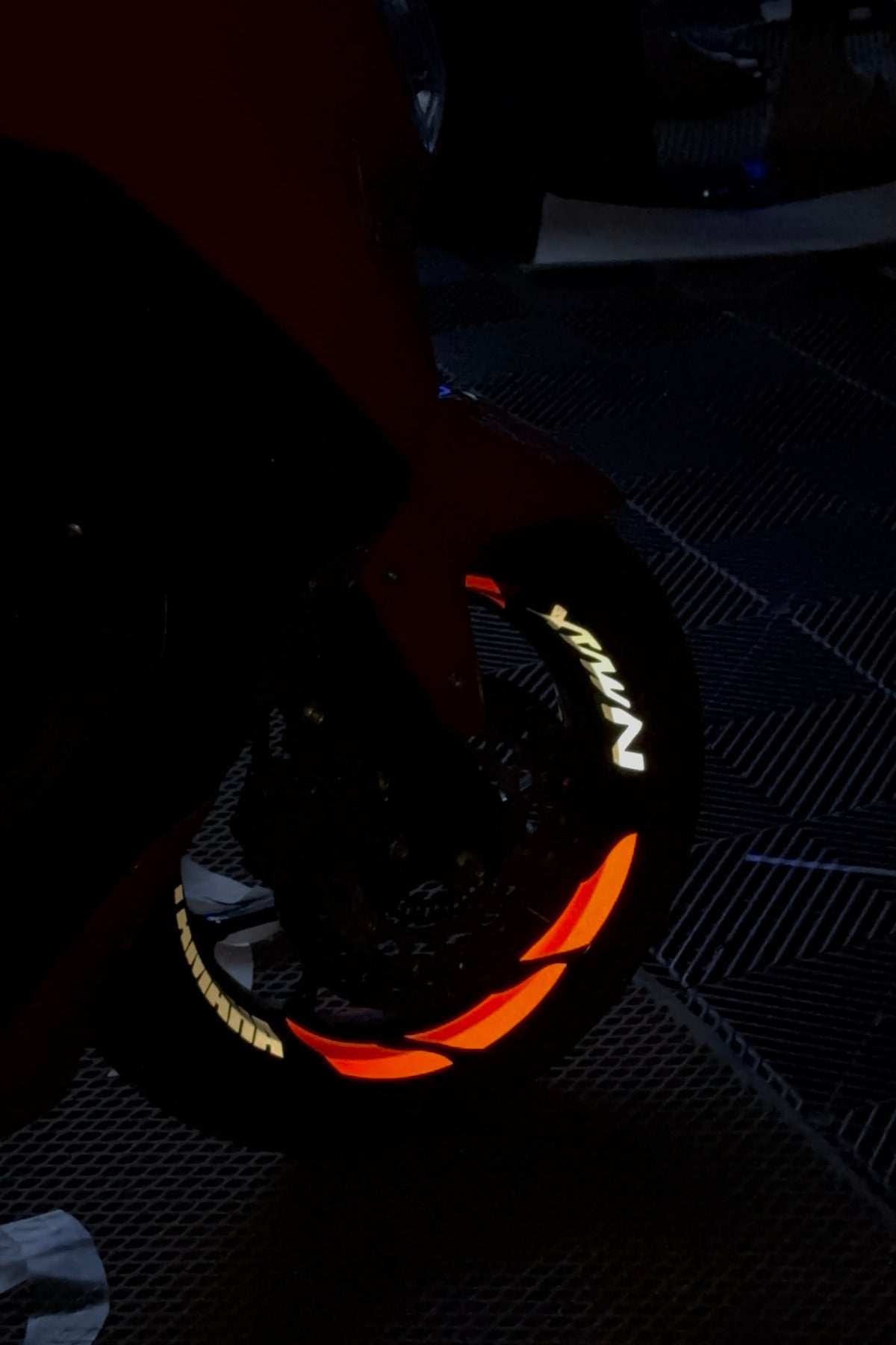 Yamaha Nmax için 13 Inch Tüm Jantlara Uyumlu Ultra Reflektörlü Jant Şeridi SETİ (16 Parça)