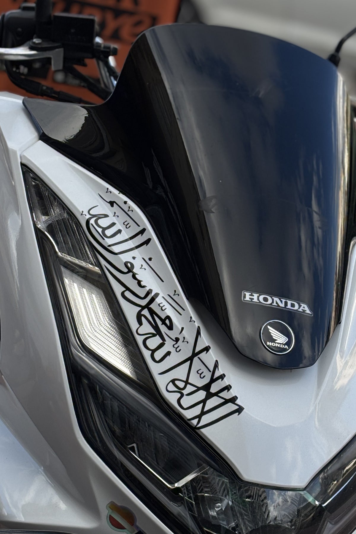 Honda PCX için Ön Grenaj Uyumlu Kelime-i Tevhid Dua Sticker Etiket (30CMx7CM)