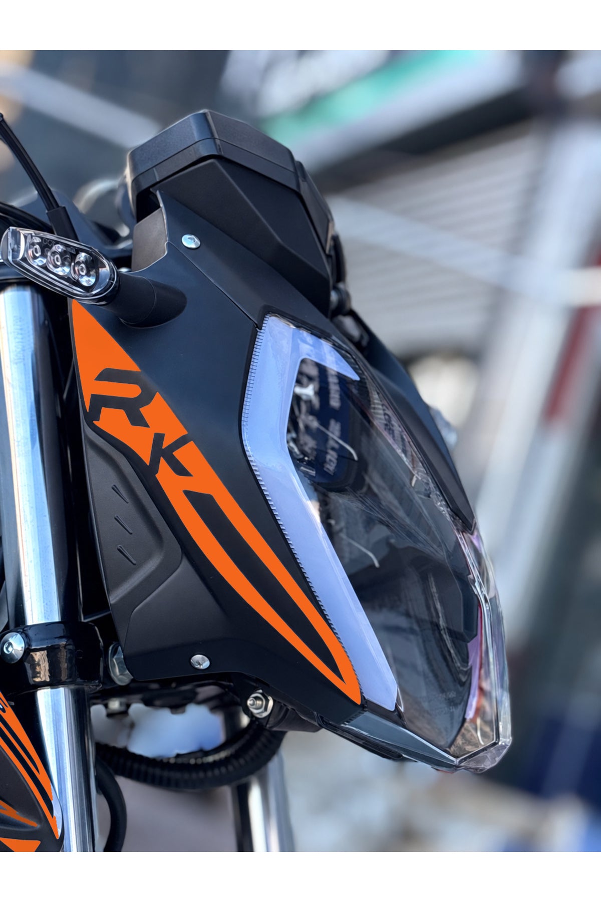 RKS RK125 için RK yazılı Far Kaşı Dekor Sticker (Sağ ve Sol )