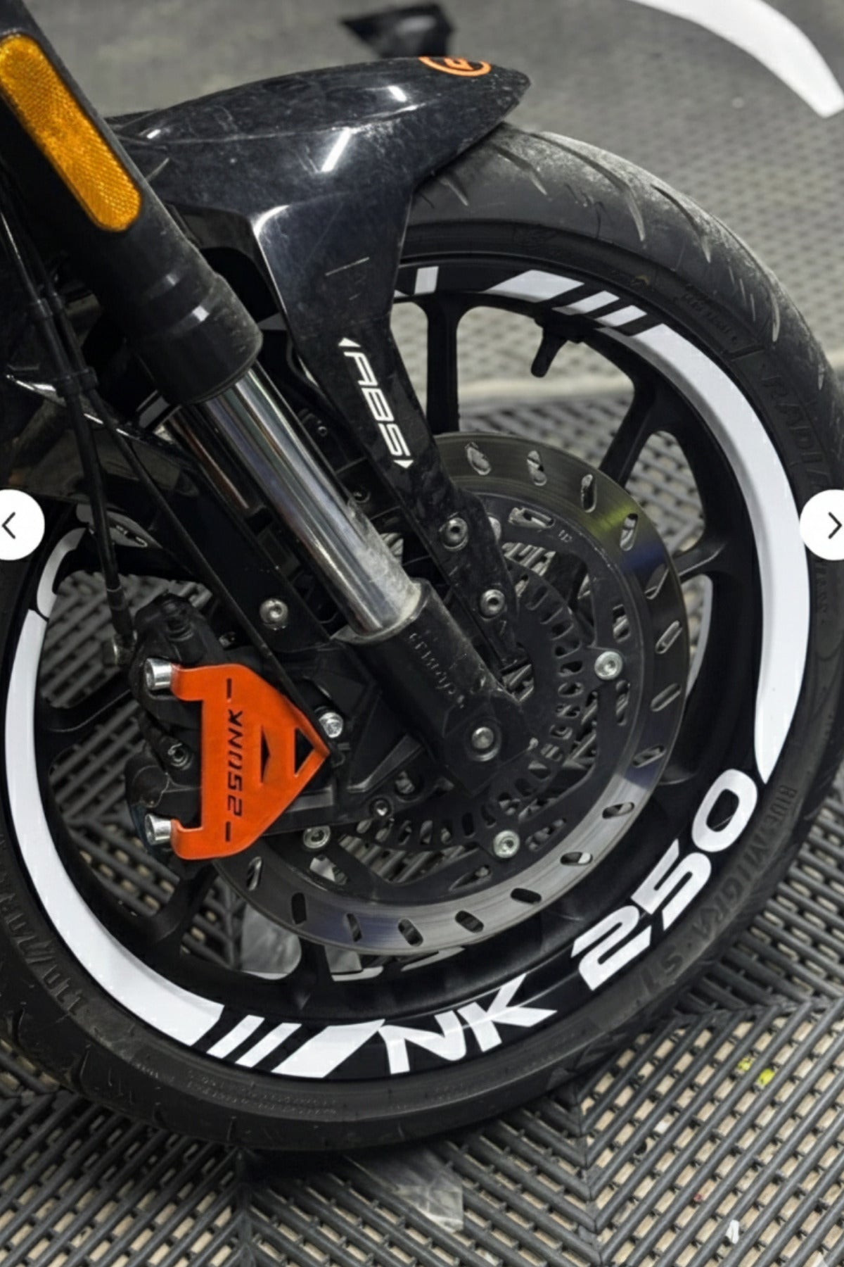 CFMOTO NK250 için Kalın Kesikli 12 Parça Jant Şeridi
