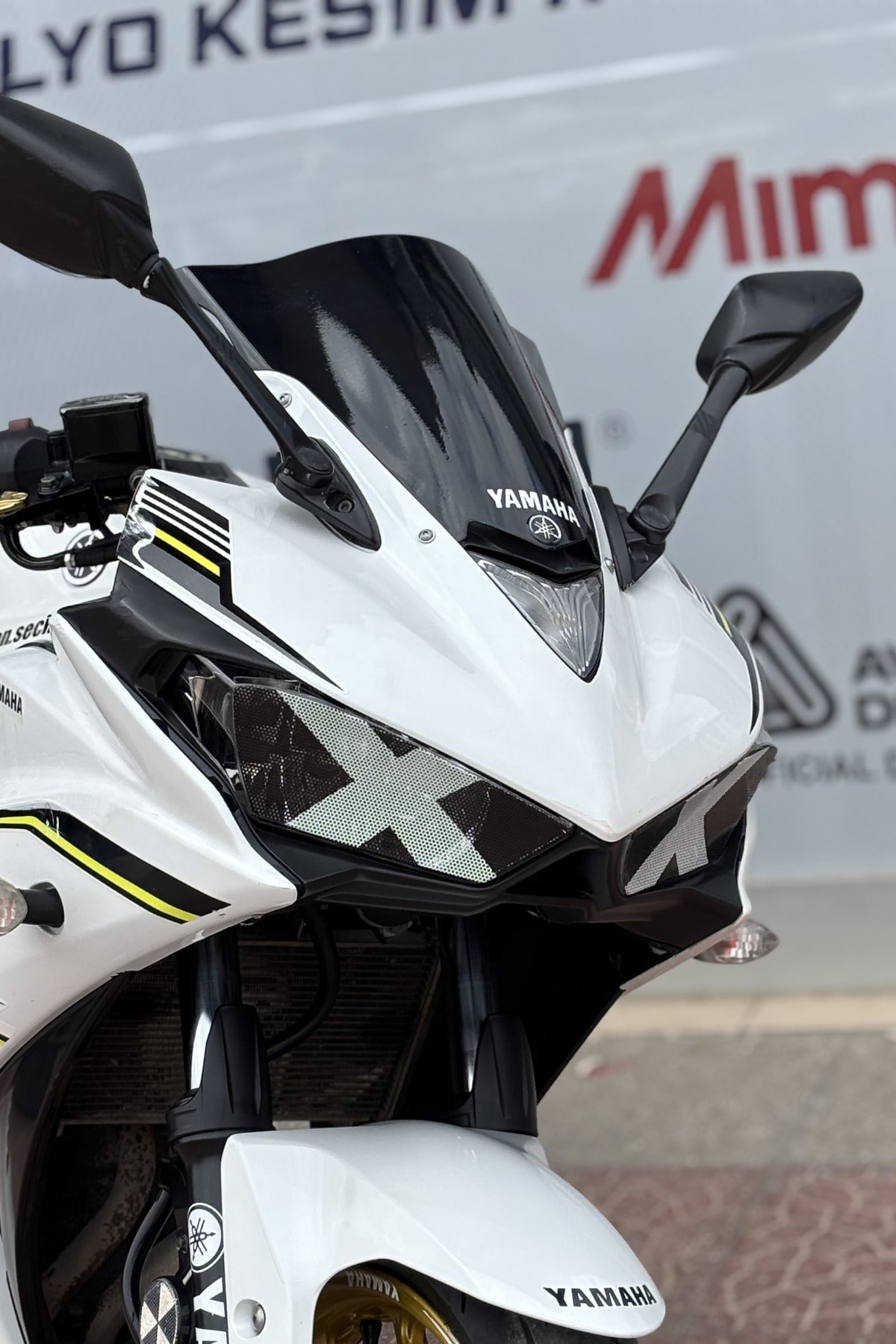 Yamaha R25 Eski Kasa için 2018-2014 Yıllarına Uyumlu X Delikli Göz Sticker