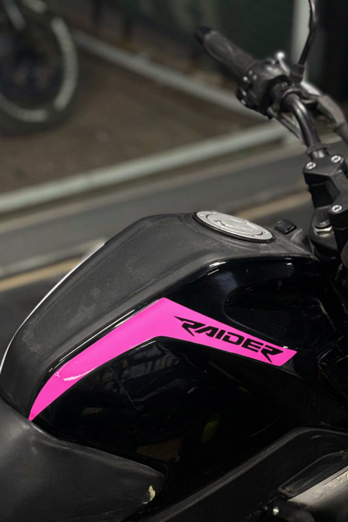 Tvs Raider 125 Motosiklet için Uyumlu Depo Kordon Sticker Seti (Sağ ve Sol)