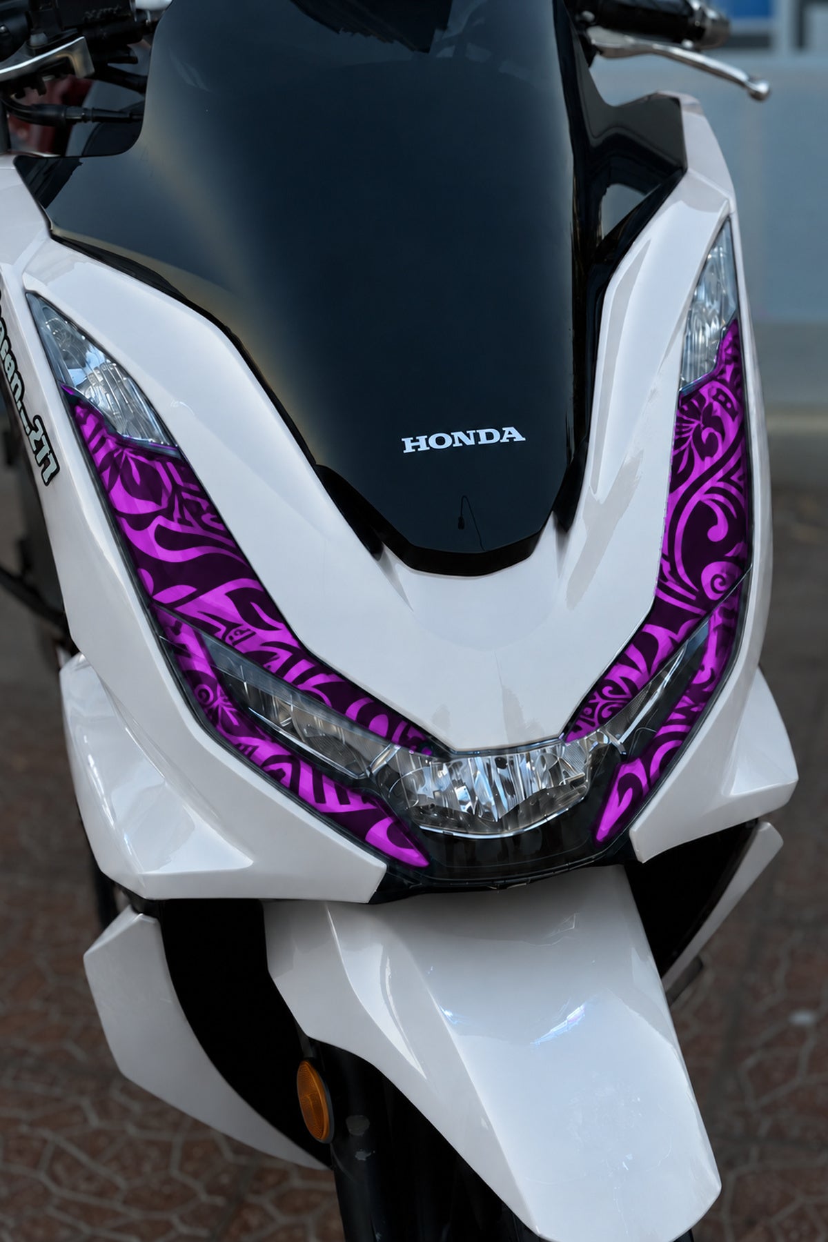 Honda PCX Geniş Kalıp Yaprak Desenli Dövme Far Filmi Far Tasarım Sticker (2021-2022-2023-2024 Uyumlu)