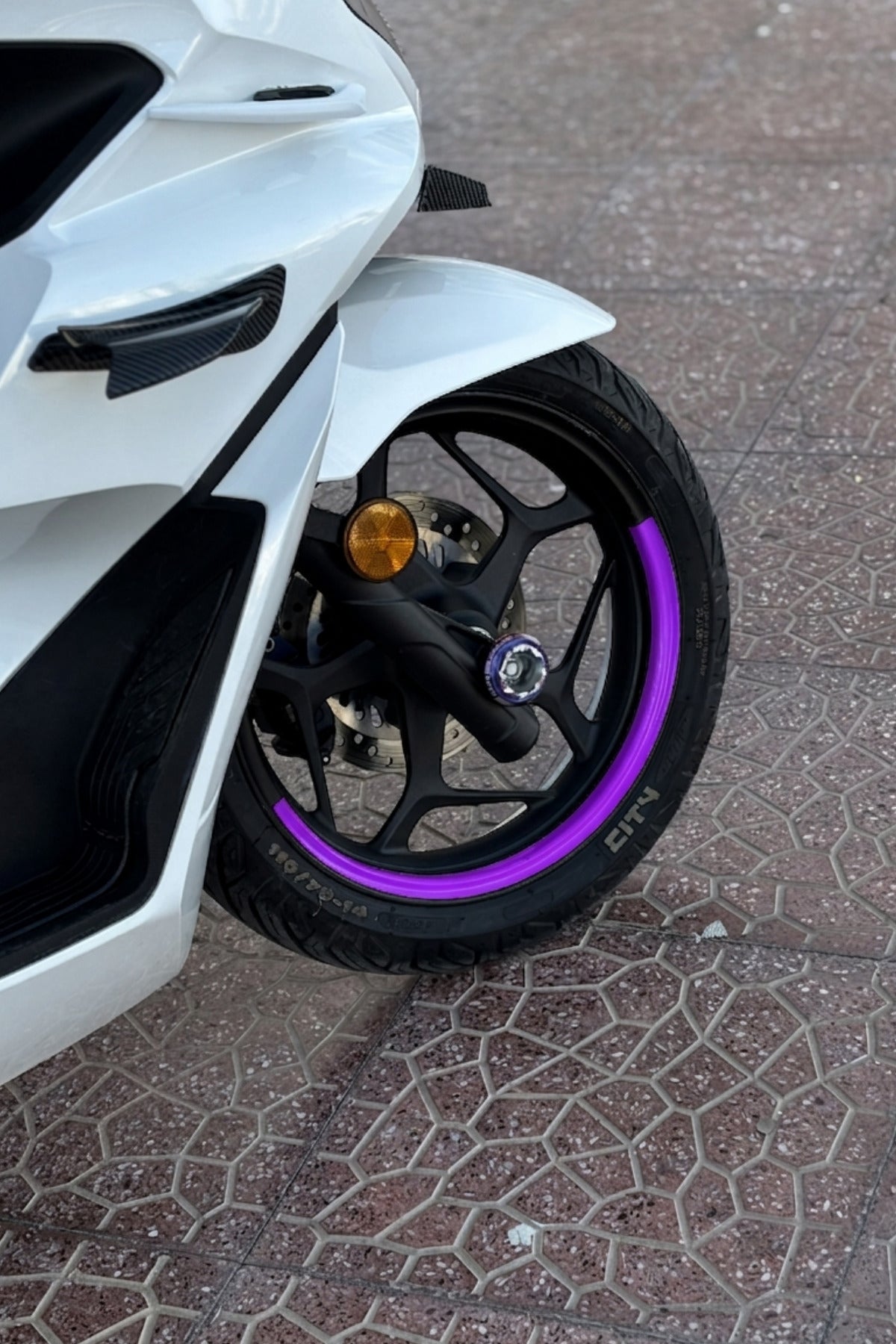 Honda PCX için Uyumlu Yarım Jant Şeridi Sticker Seti (4 Parça)