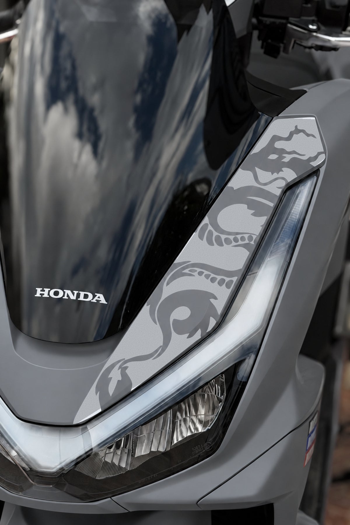 Honda PCX Deluxe Yeni Kasa 2025-2026 Uyumlu Ejder Desenli Ön Panel Sticker