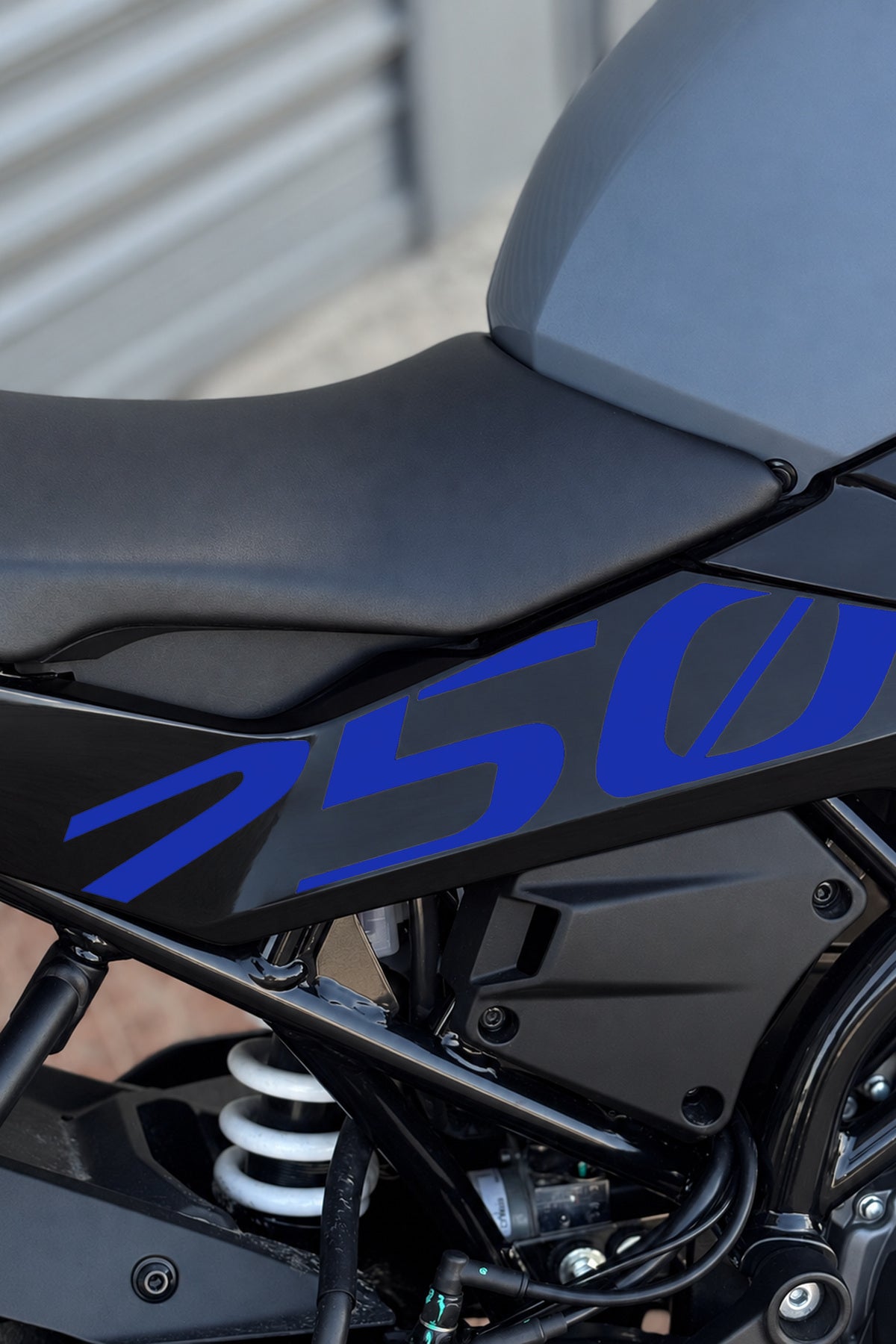 CFMOTO 250SR için Hazır Kalıp 250 Yazıları Sticker Etiket (Sağ ve Sol )
