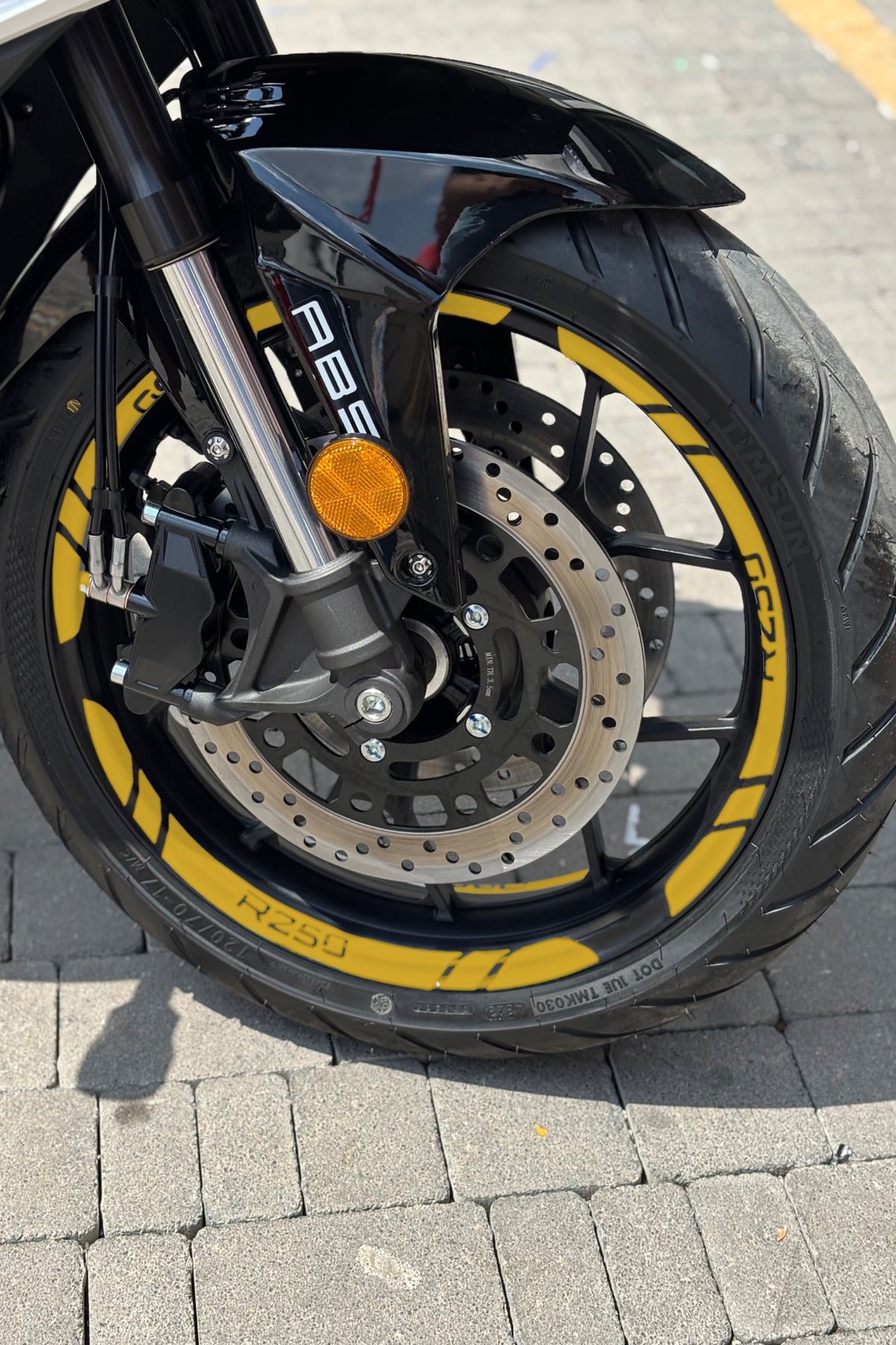 RKS R250 için 12 Parça R250 Yazılı Jant Şeridi Sticker Seti (Ön Arka Sağ Sol Yeterli)