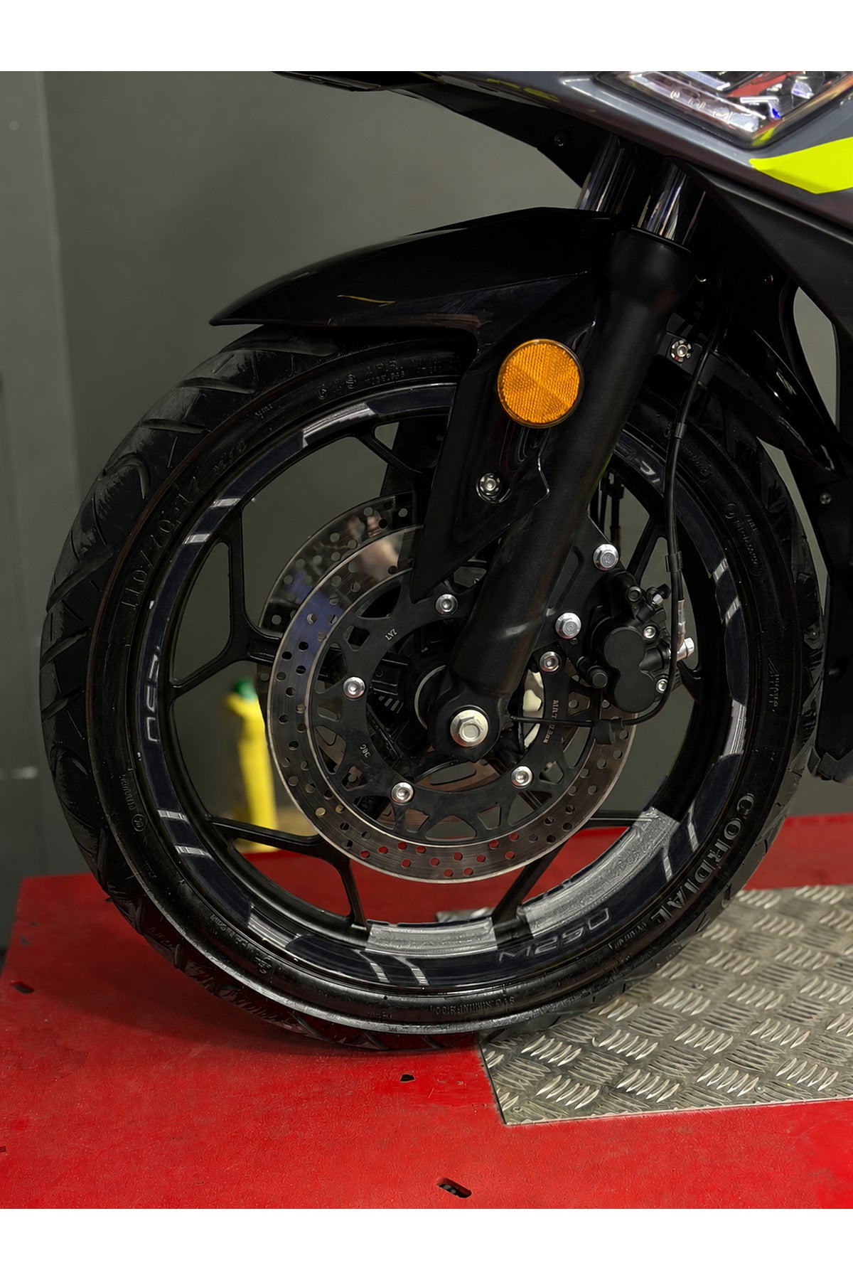 RKS M250 için M250 Yazılı 12 Parça Ön Arka Yeterli Jant Şeridi Sticker Seti
