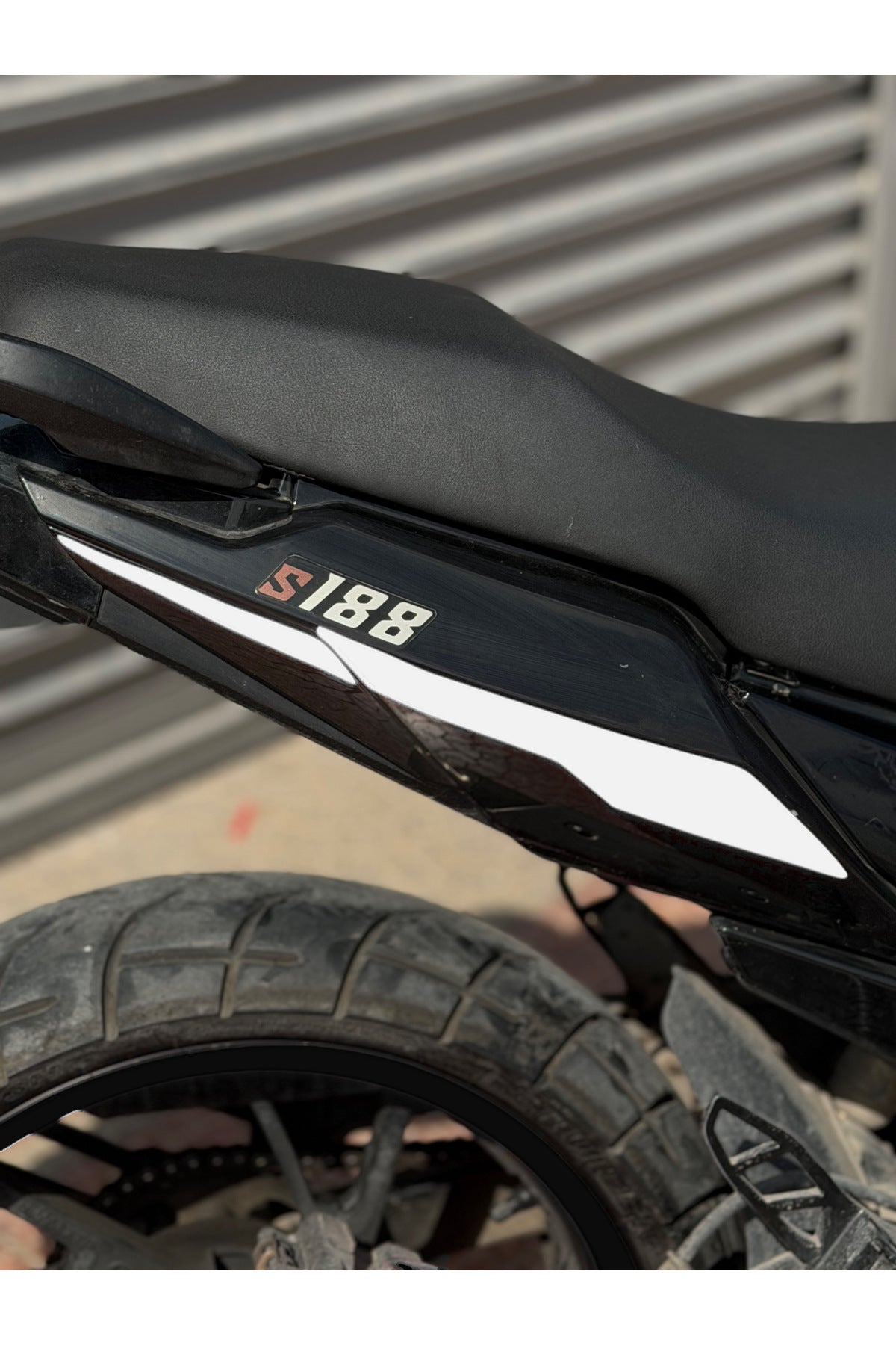 Falcon Salvador S188 için Arka Kuyruk Orijinal Renk Değişim Sticker