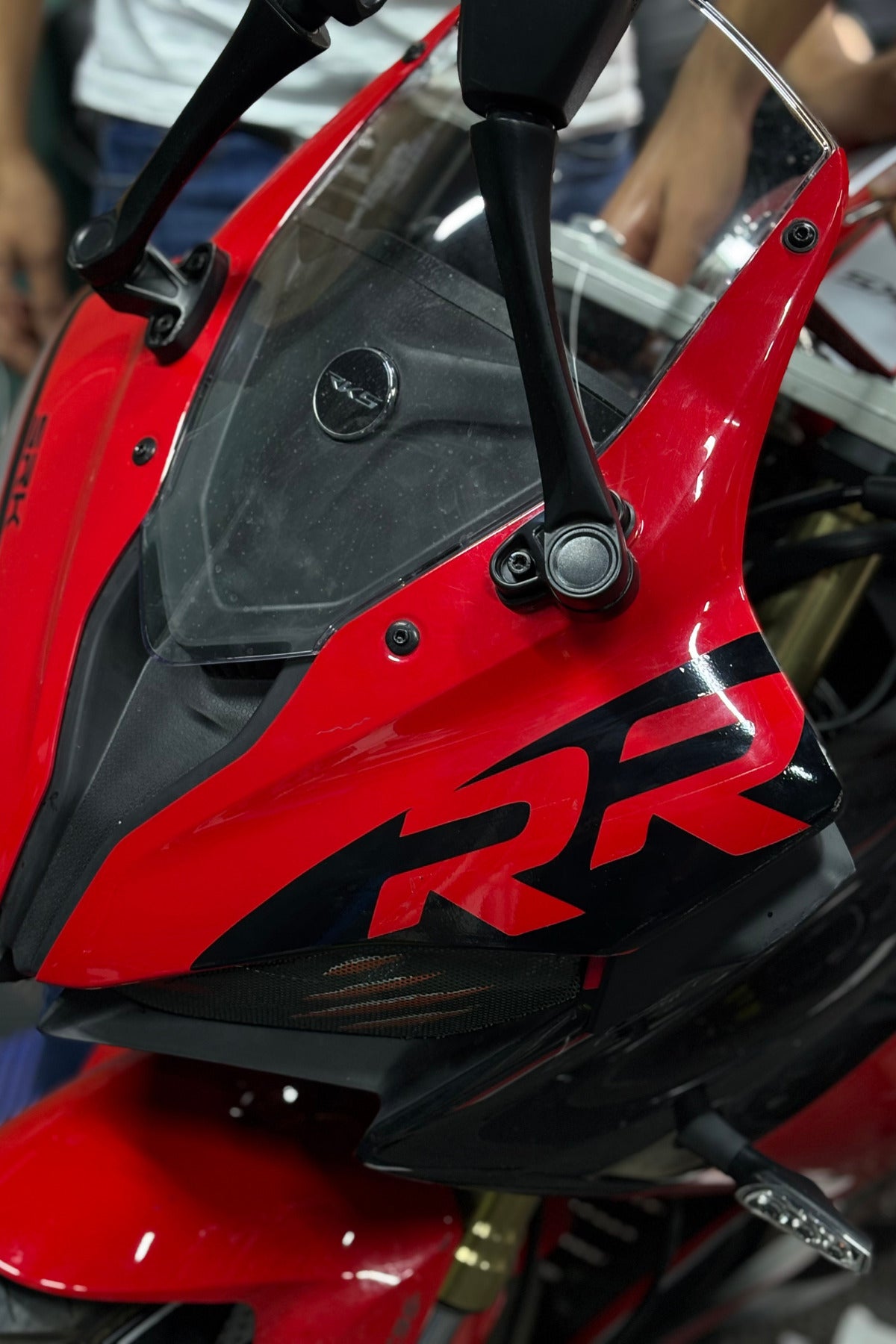 SRK125 için Siyah Renk Ön Kafaya Uyumlu RR Sticker Etiket