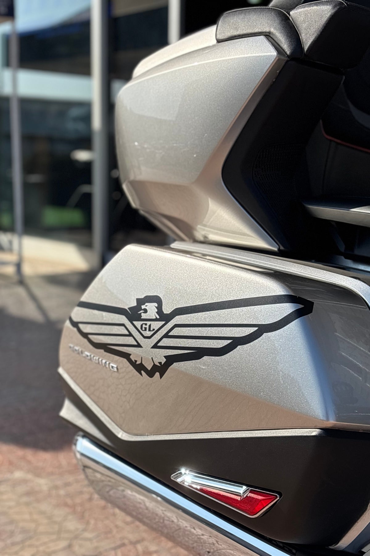 Honda Goldwing Motosiklet Jant Çantalarına Uyumlu Mat Siyah Goldwing Logo Sticker (Sağ ve Sol)