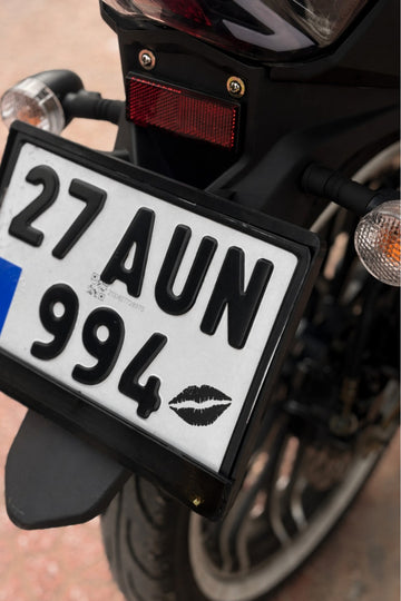 Motosiklet Plakalığı için Siyah Renk Dudak Öpücük Sticker (5CM)