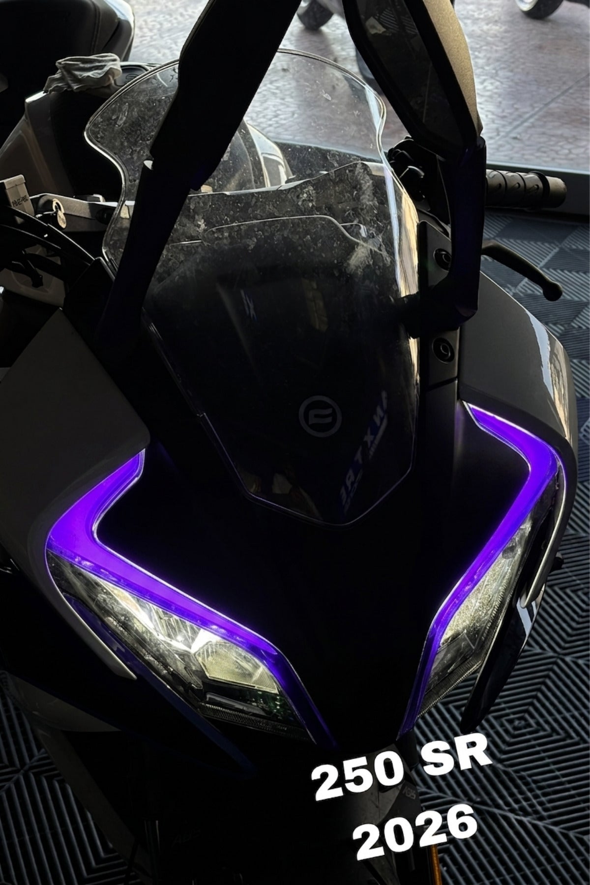 CFMOTO 250SR 2026 Model için Far Tasarım Gündüz Ledi Far Filmi Sticker Seti