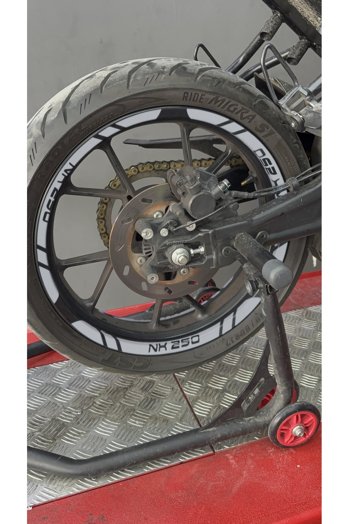 CFMOTO NK250 için NK250 Yazılı 12'li Jant Şeridi Sticker Seti ( Ön-Arka Yeterli)