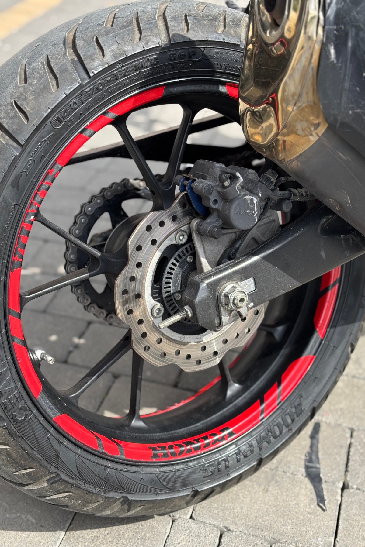 Honda Motor Grubu için Kırmızı Renk 3^lü Jant Şeridi Sticker Seti (12 Parça )