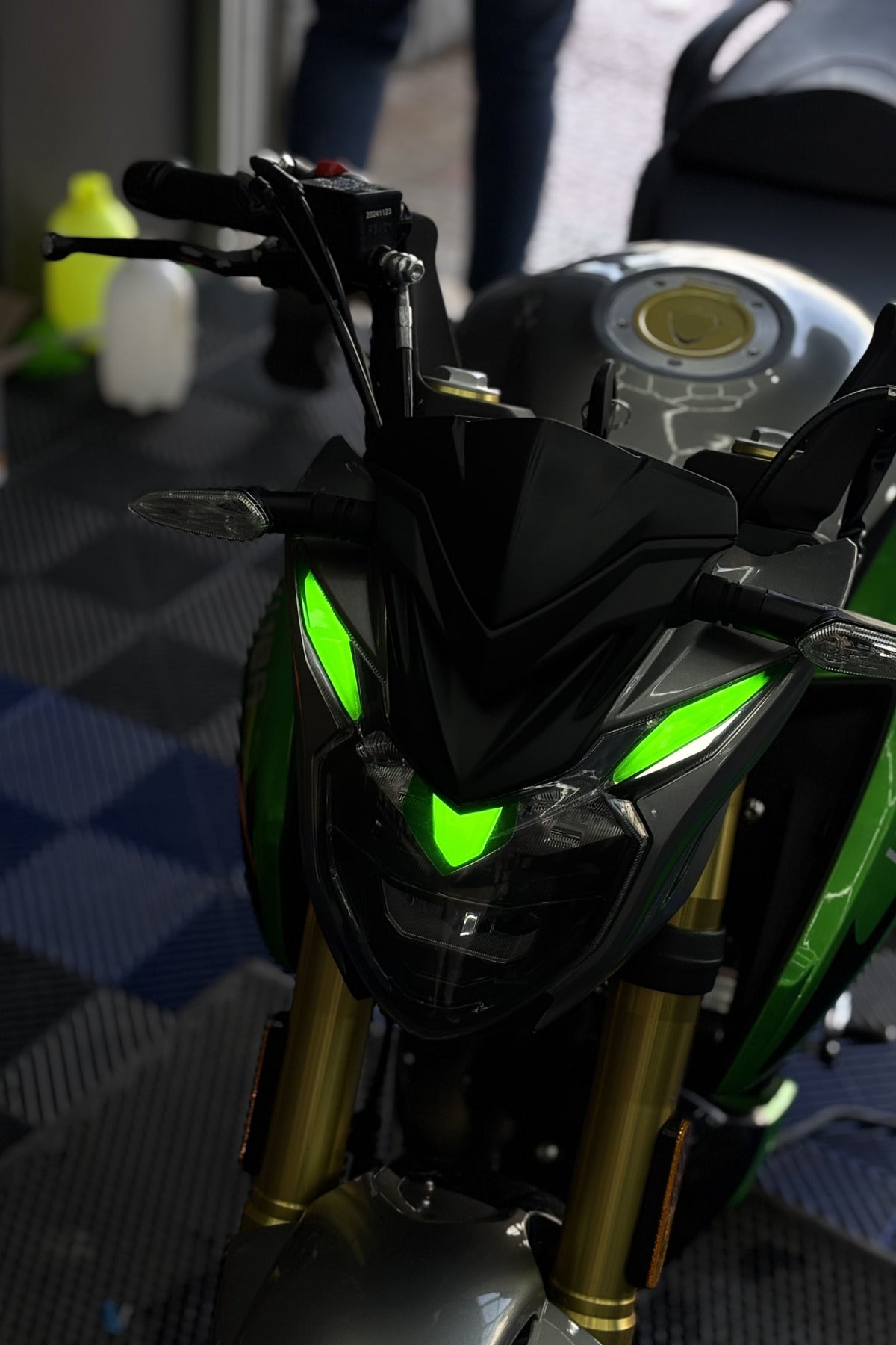Kuba Terra 125 için Far Tasarım Far Filmi Sticker Seti (3 Parça)