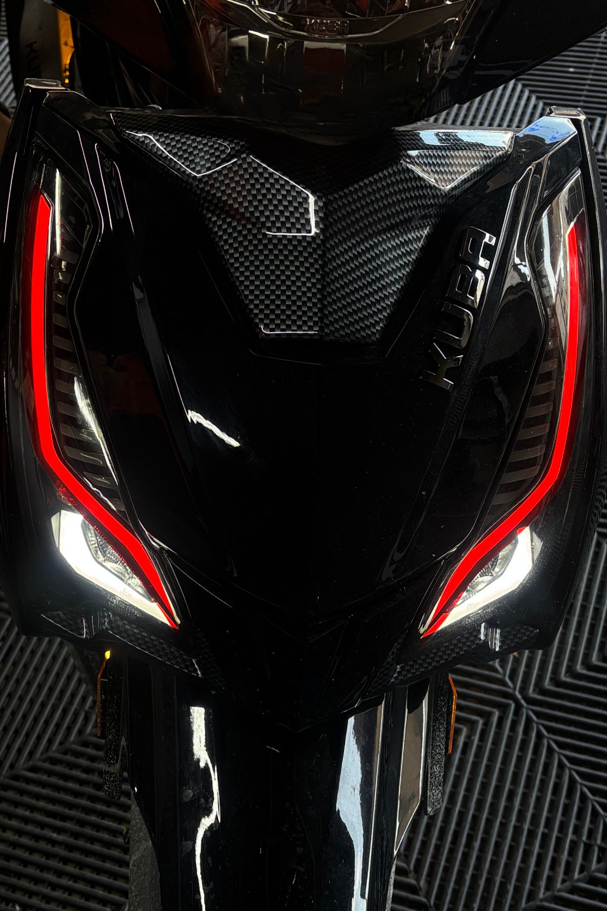Kuba Crystal 50CC Motosiklet için Far Tasarım Gündüz Ledi için Far Sticker Etiket(Sağ ve Sol)