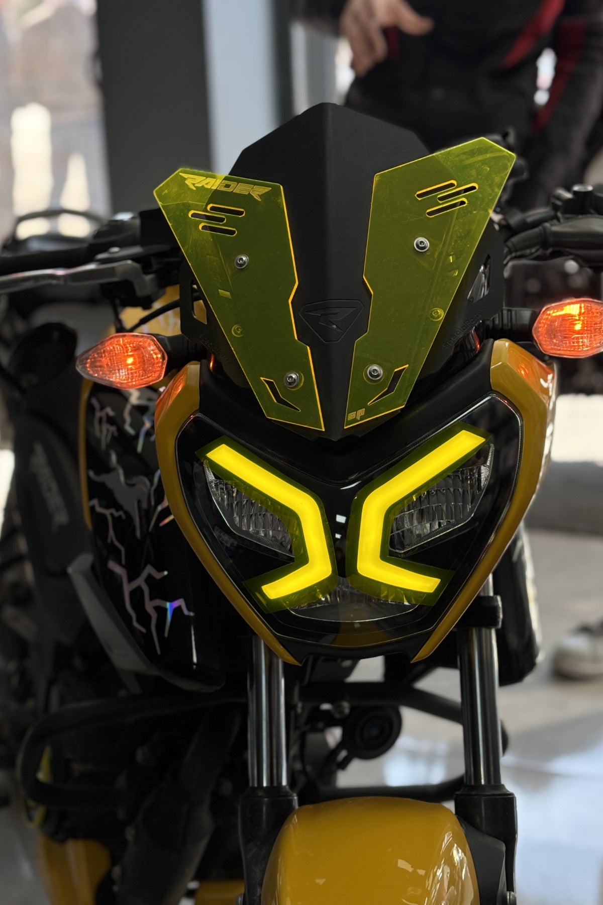 TVS Raider Gündüz Farı için Renkli Far Filmi Sticker