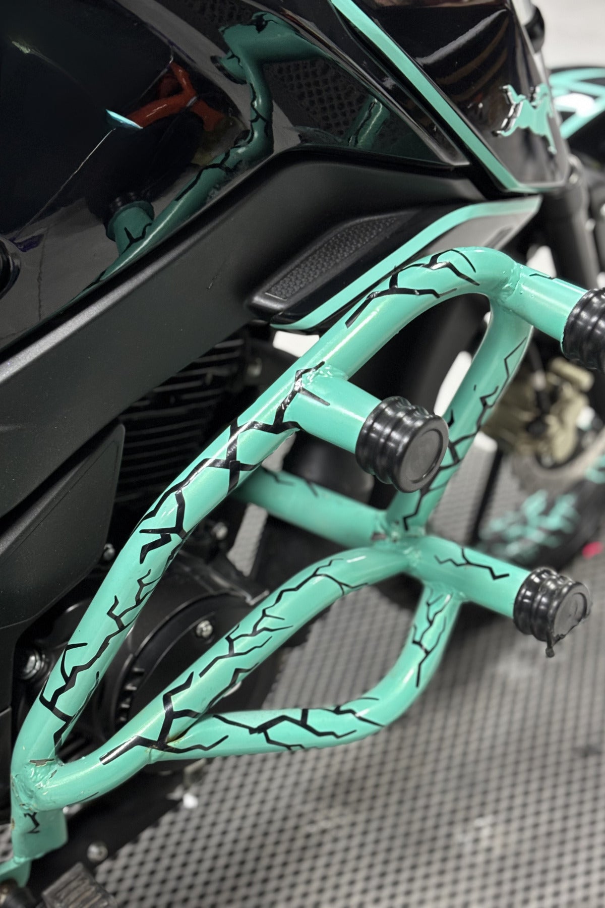 Motor-Kask ve Koruma Demiri için Siyah Renk Yıldırım Şimşek Seti (16 Parça )