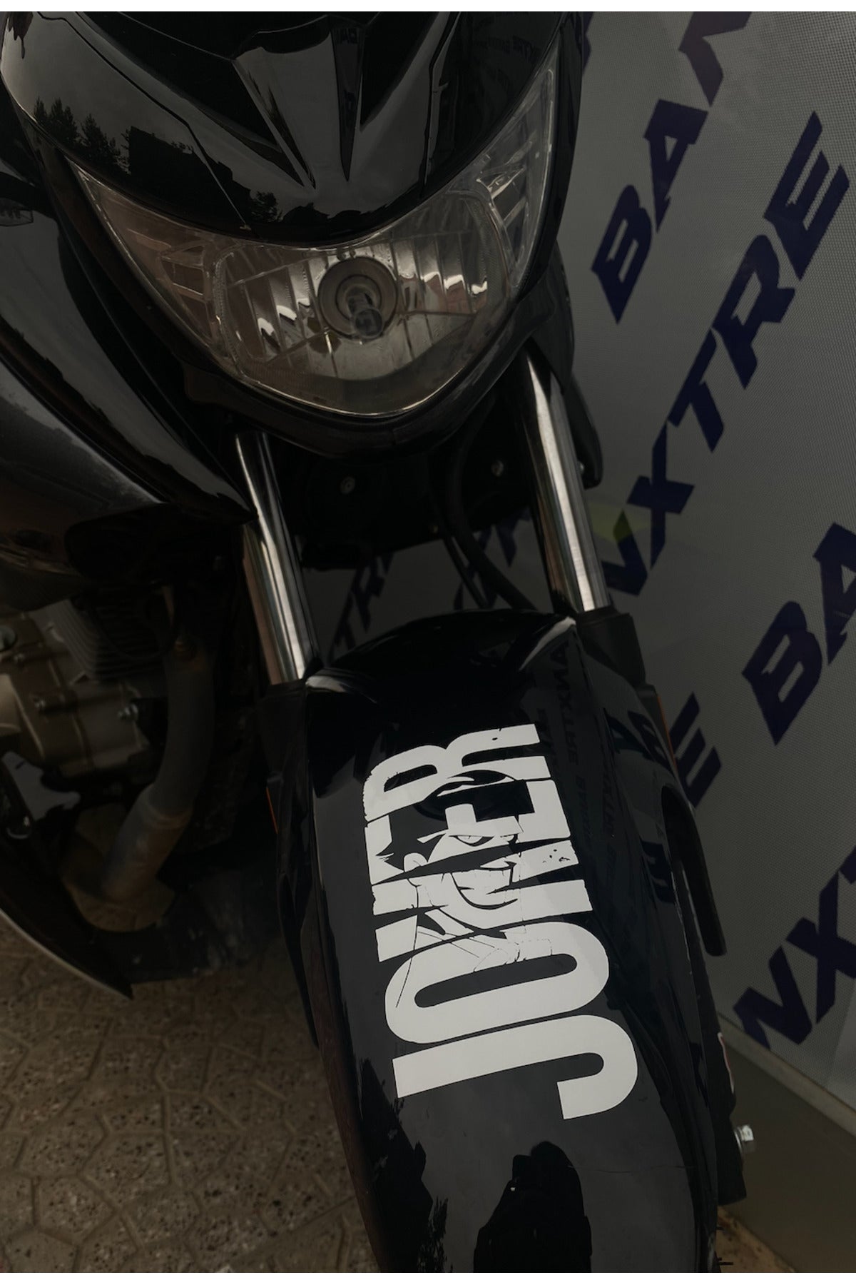 Dekoratif Beyaz Joker Sticker Motor-araba-kask Için Etiket 15cmx7.5cm (1 ADET)