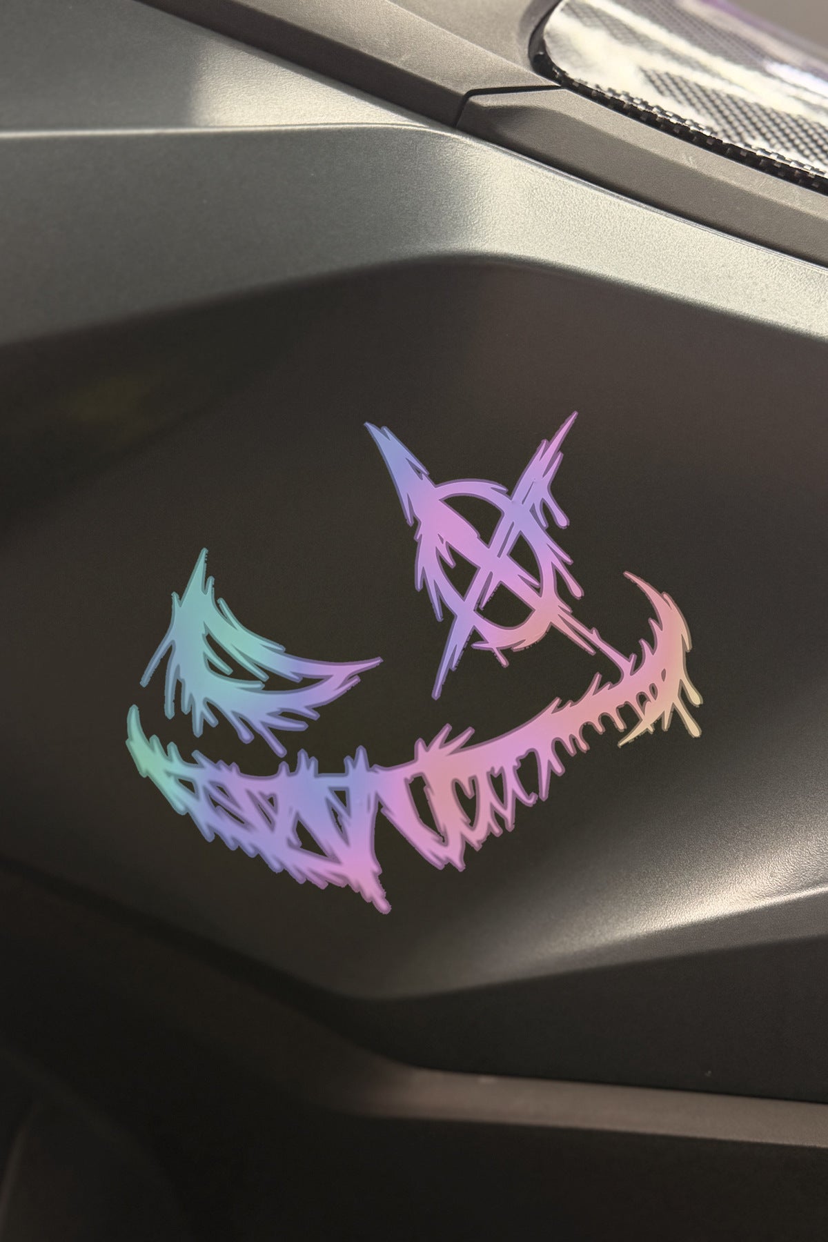 Motosiklet ve Kask için Gülen Yüz Canavar Sticker