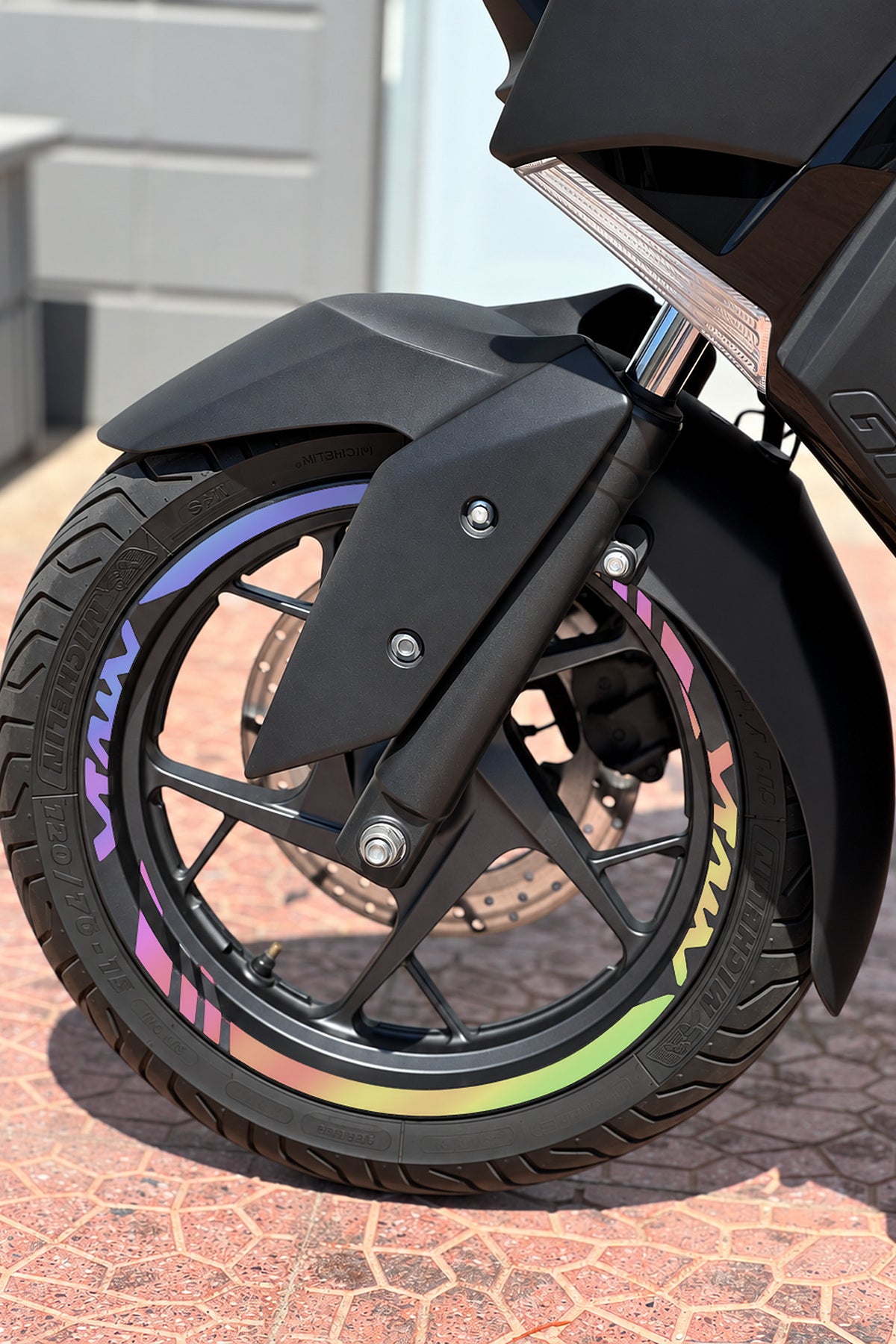 Yamaha Xmax Scooter için Kalın Kesikli + Xmax Yazılı Jant Şeridi Sticker Seti (Ön Arka Yeterli)