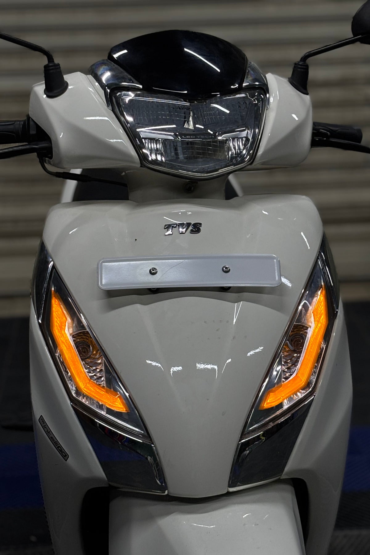 TVS Jupiter 125 için Gündüz Ledlerine Uyumlu Far Tasarım Sticker Seti (Sağ ve Sol)