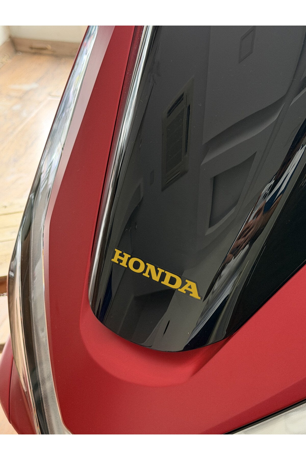 Honda PCX için Tüm Yıllara Uyumlu Ön Cam Orijinal Renkli Cam Yazı Sticker Etiket (1 Adet)