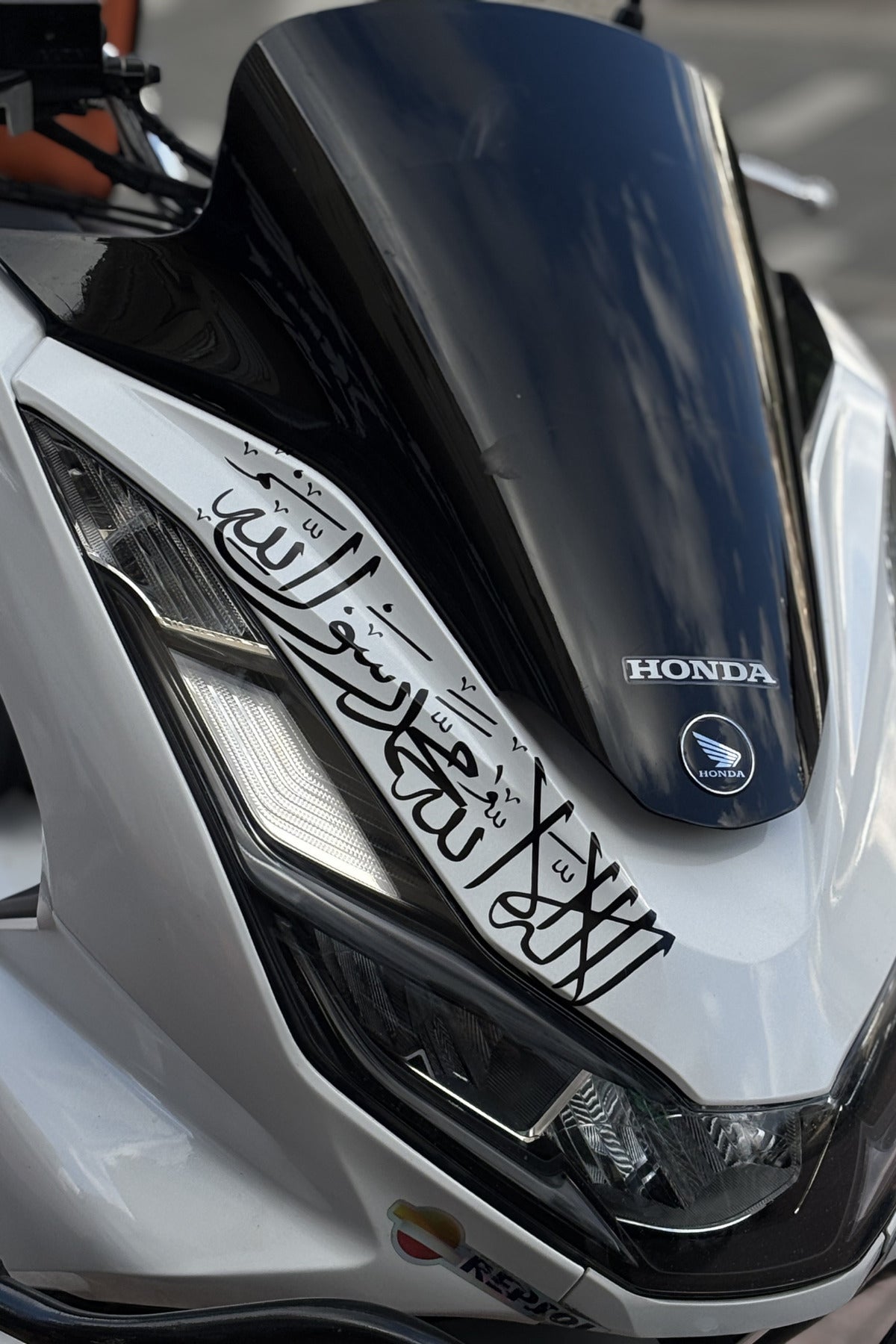 Honda PCX için Ön Grenaj Uyumlu Kelime-i Tevhid Dua Sticker Etiket (30CMx7CM)