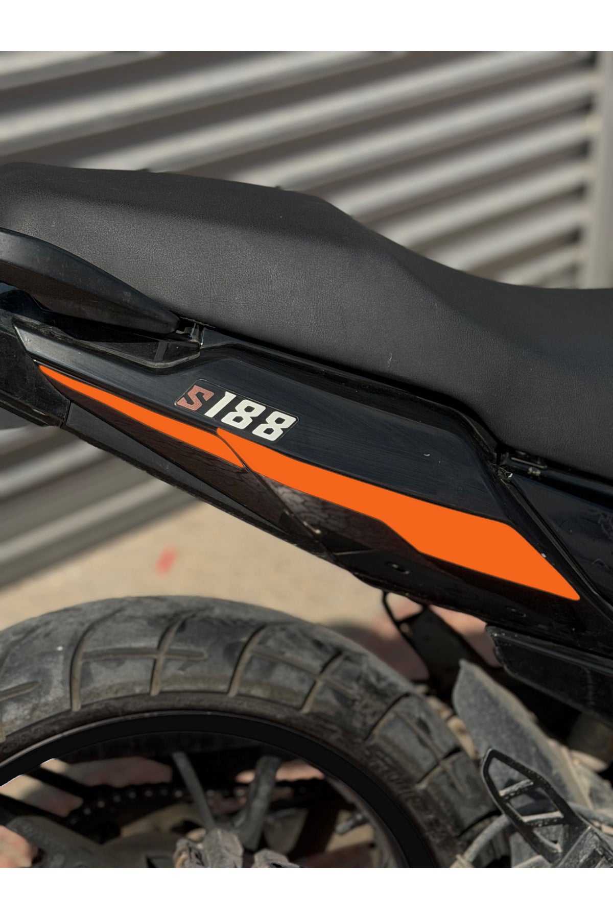 Falcon Salvador S188 için Arka Kuyruk Orijinal Renk Değişim Sticker