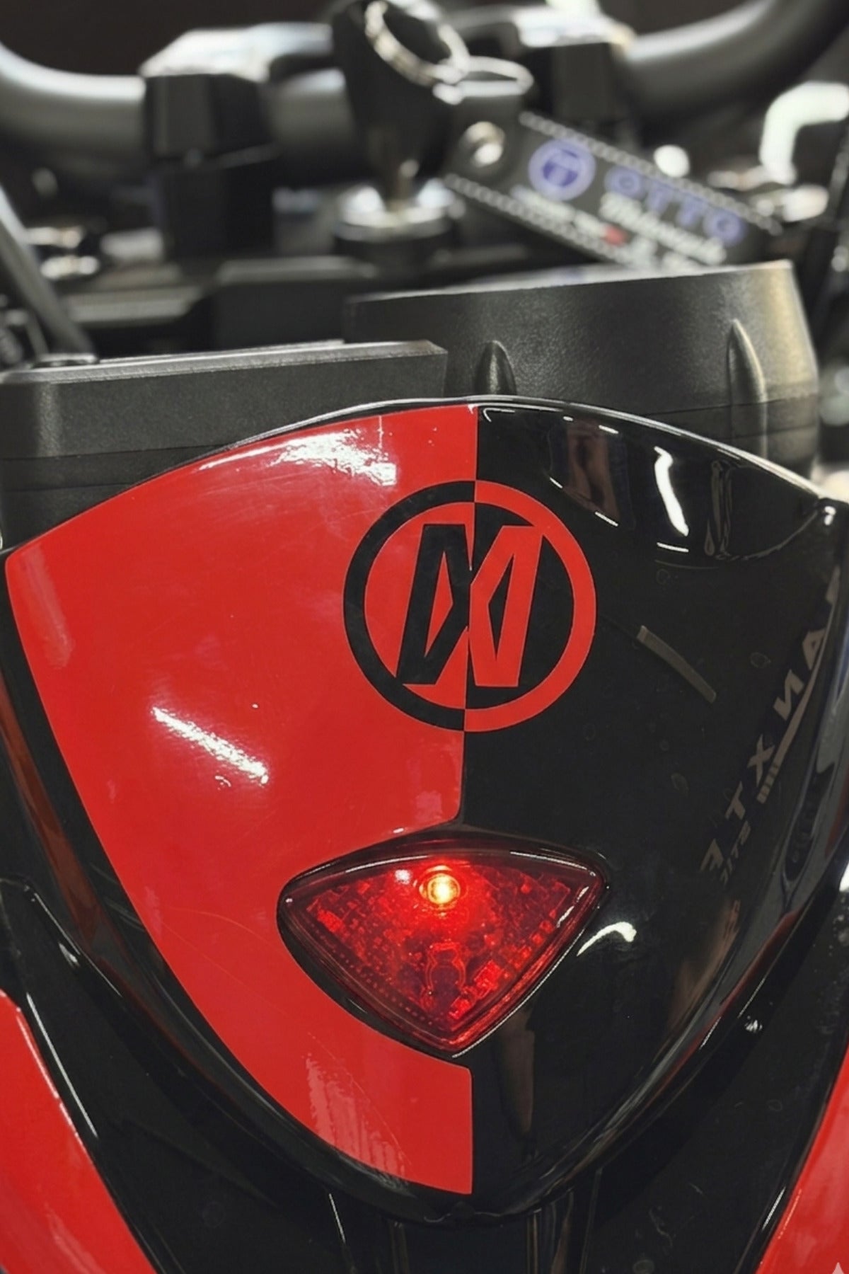 Mondial Drift-L için Mondial Logolu Kafa Detay Sticker (1 Adet)