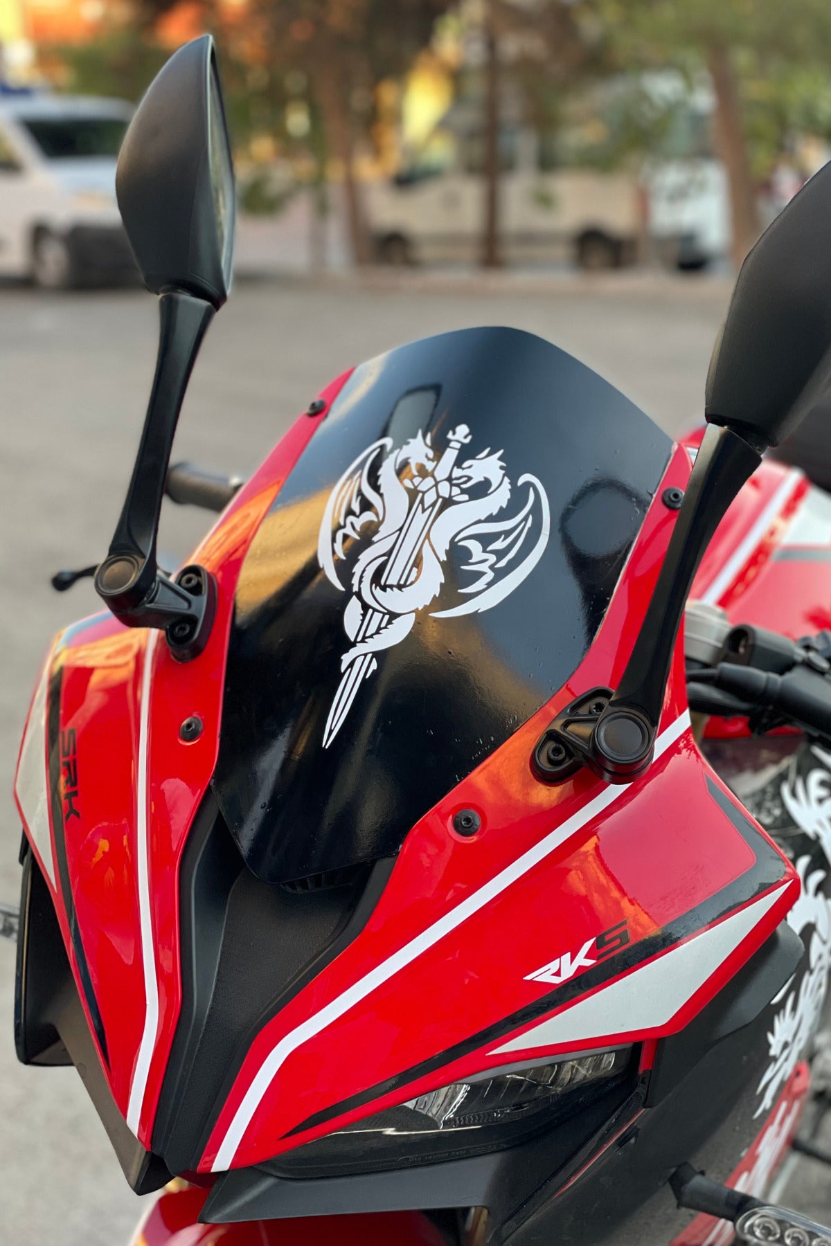 Motor Ön Camı için Parlak Beyaz Çift Ejder Sticker Etiket 20CMx14CM (1 Adet)