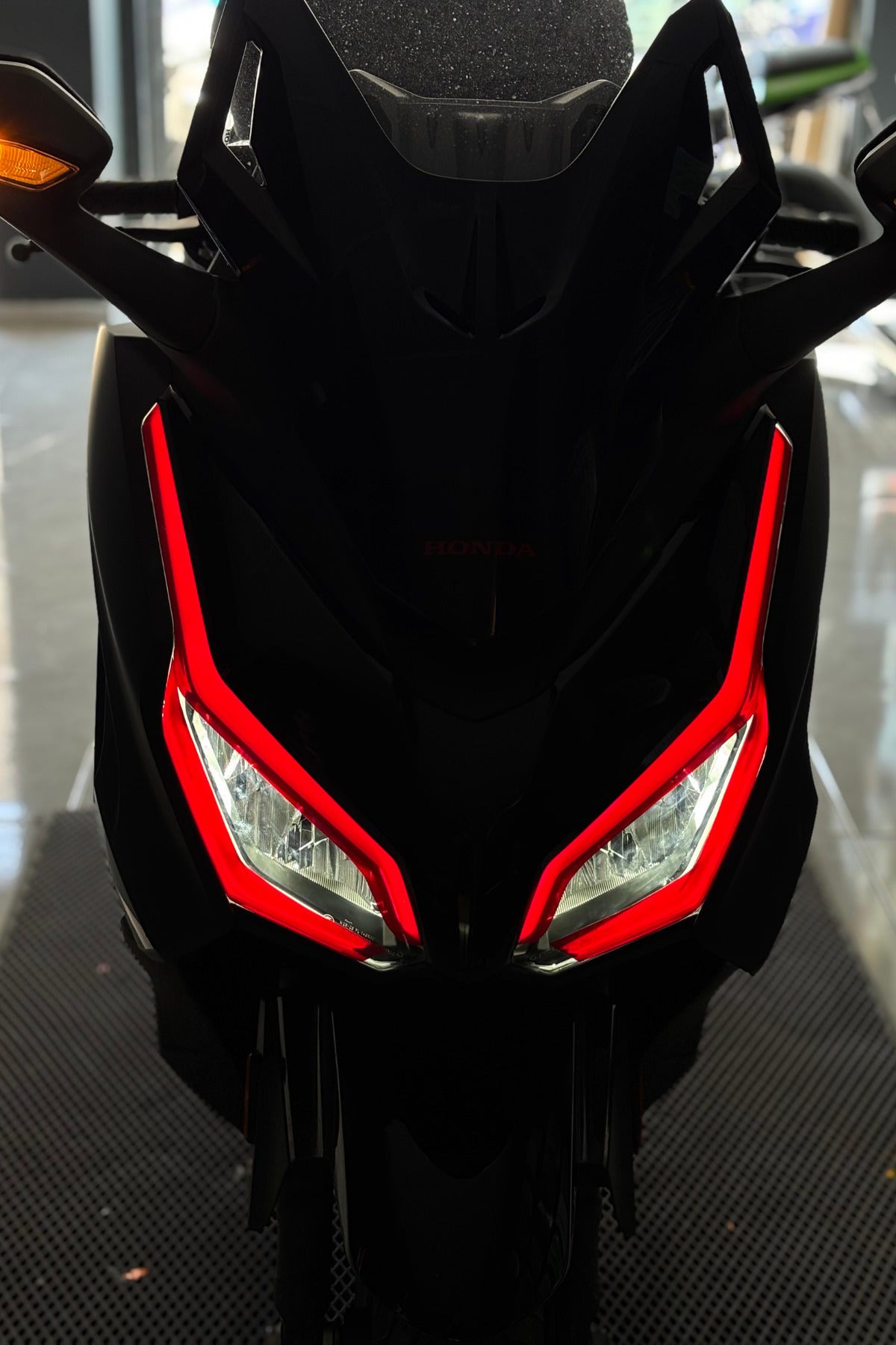 Honda Forza 2023-2024-2025 Yılları Uyumlu Kırmızı Far Filmi Far Tasarım Sticker
