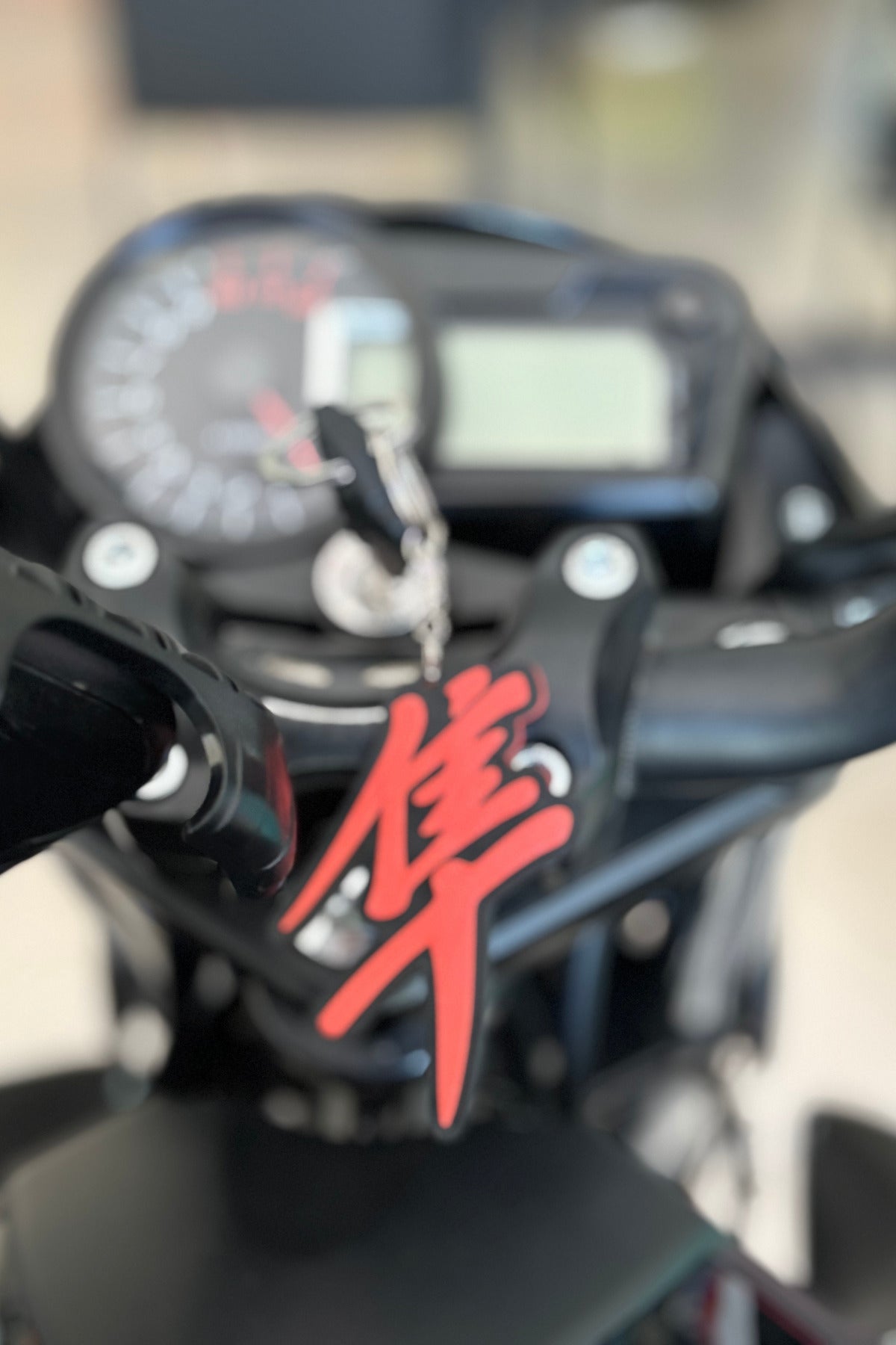 Motor için Japonca Yazılı Hayabusa Logolu Anahtarlık