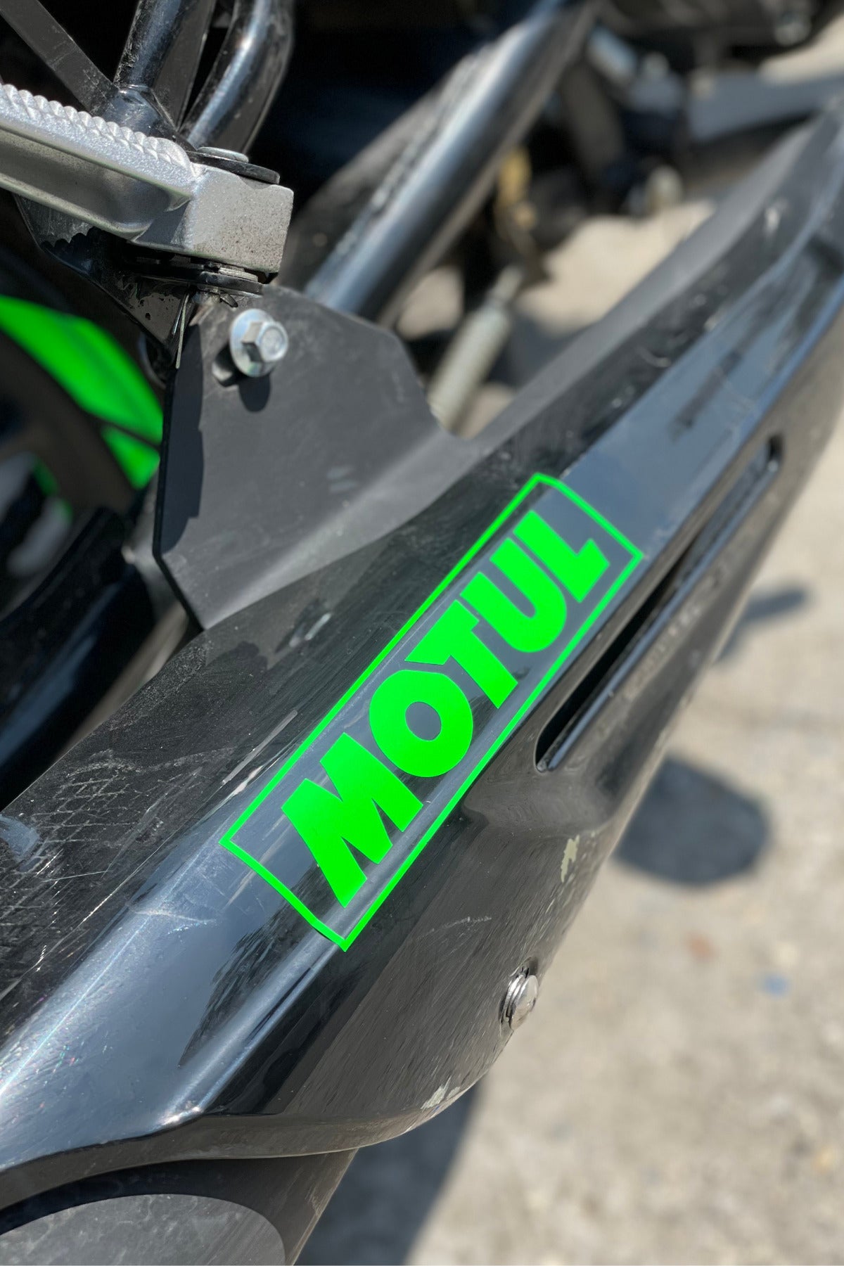 Motor-Araba-Kask için Neon Yeşil Motul Sticker Etiket 12CMx3CM (1 Adet)