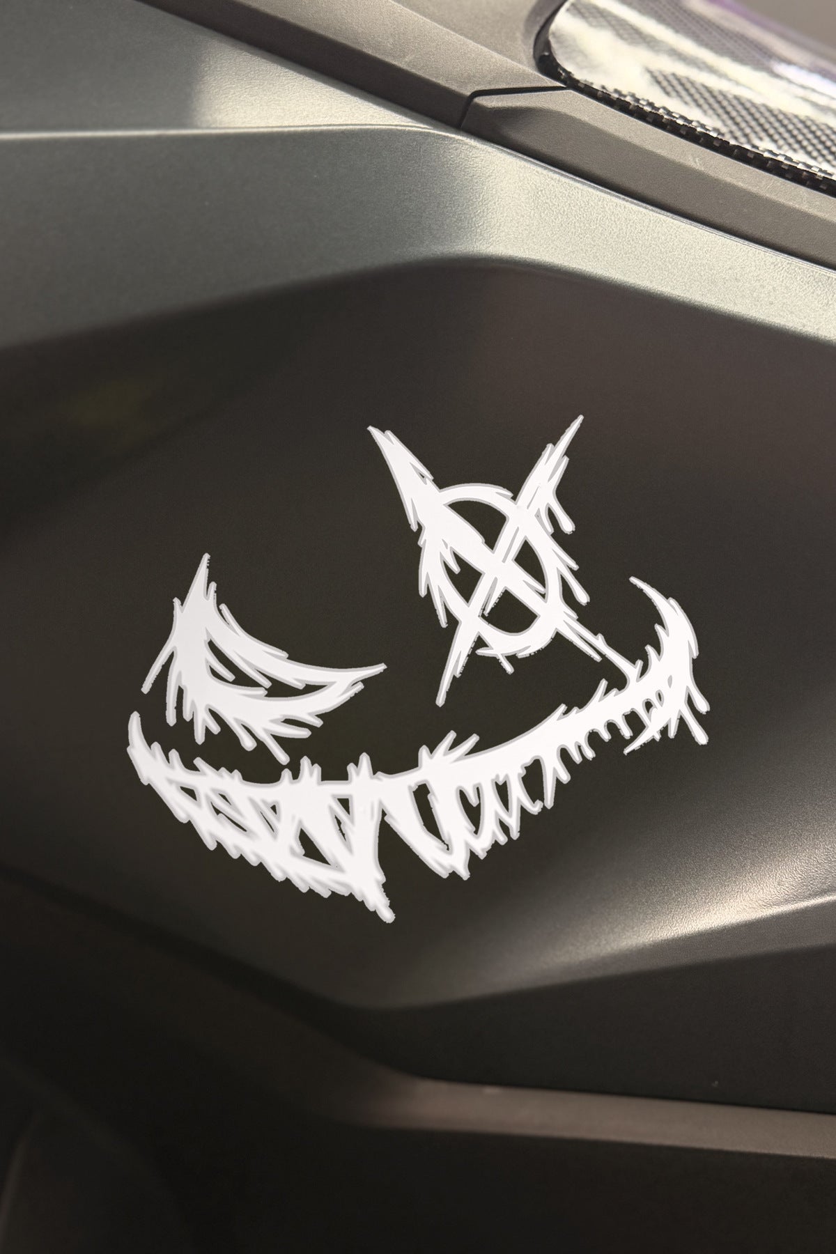 Motosiklet ve Kask için Gülen Yüz Canavar Sticker