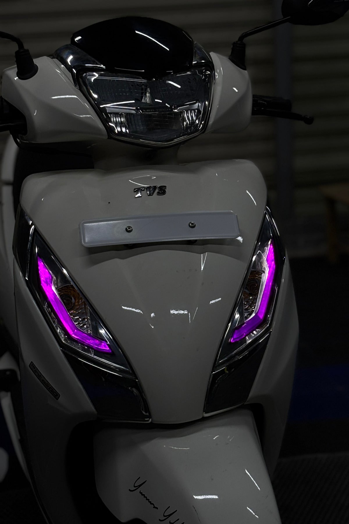 TVS Jupiter 125 için Gündüz Ledlerine Uyumlu Far Tasarım Sticker Seti (Sağ ve Sol)