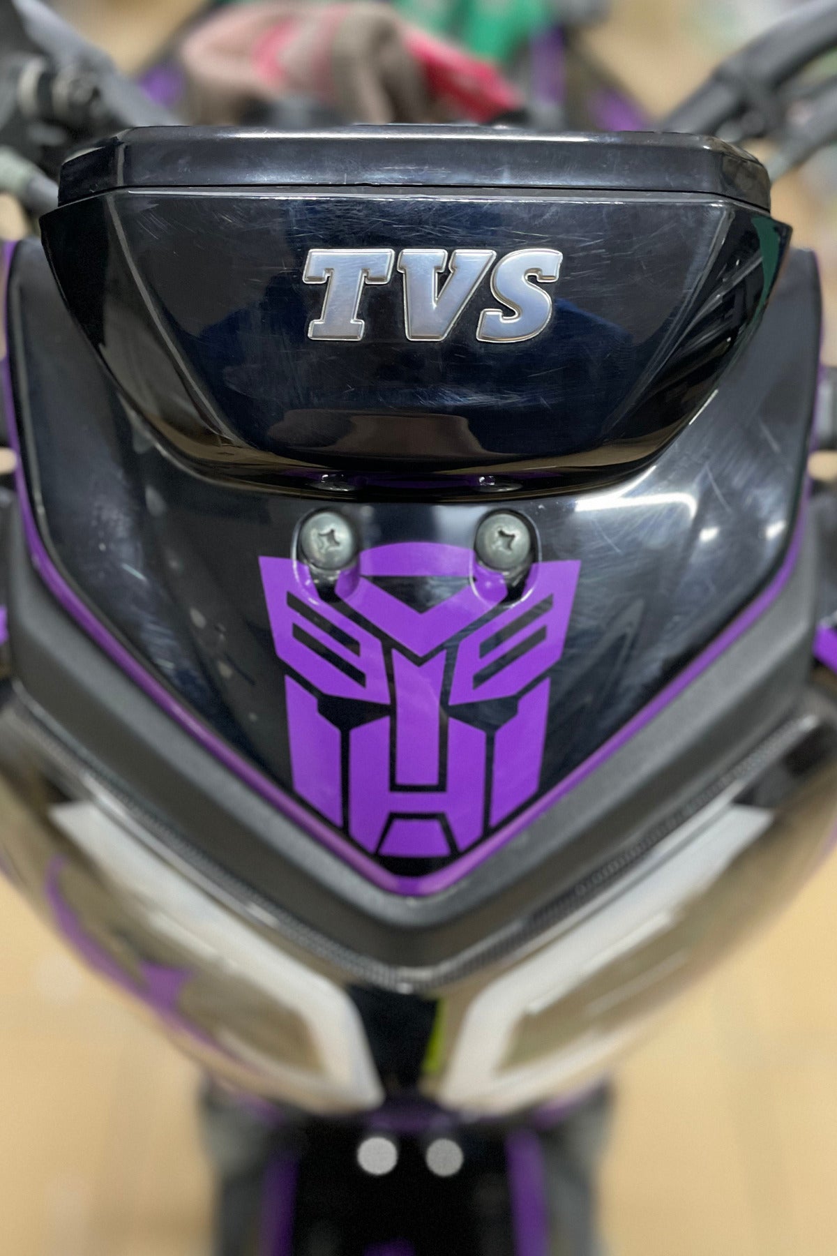 Motor-Araba-Kask için Oracal Mor Renk Transformers Robot Sticker Etiket (10CMx10CM)