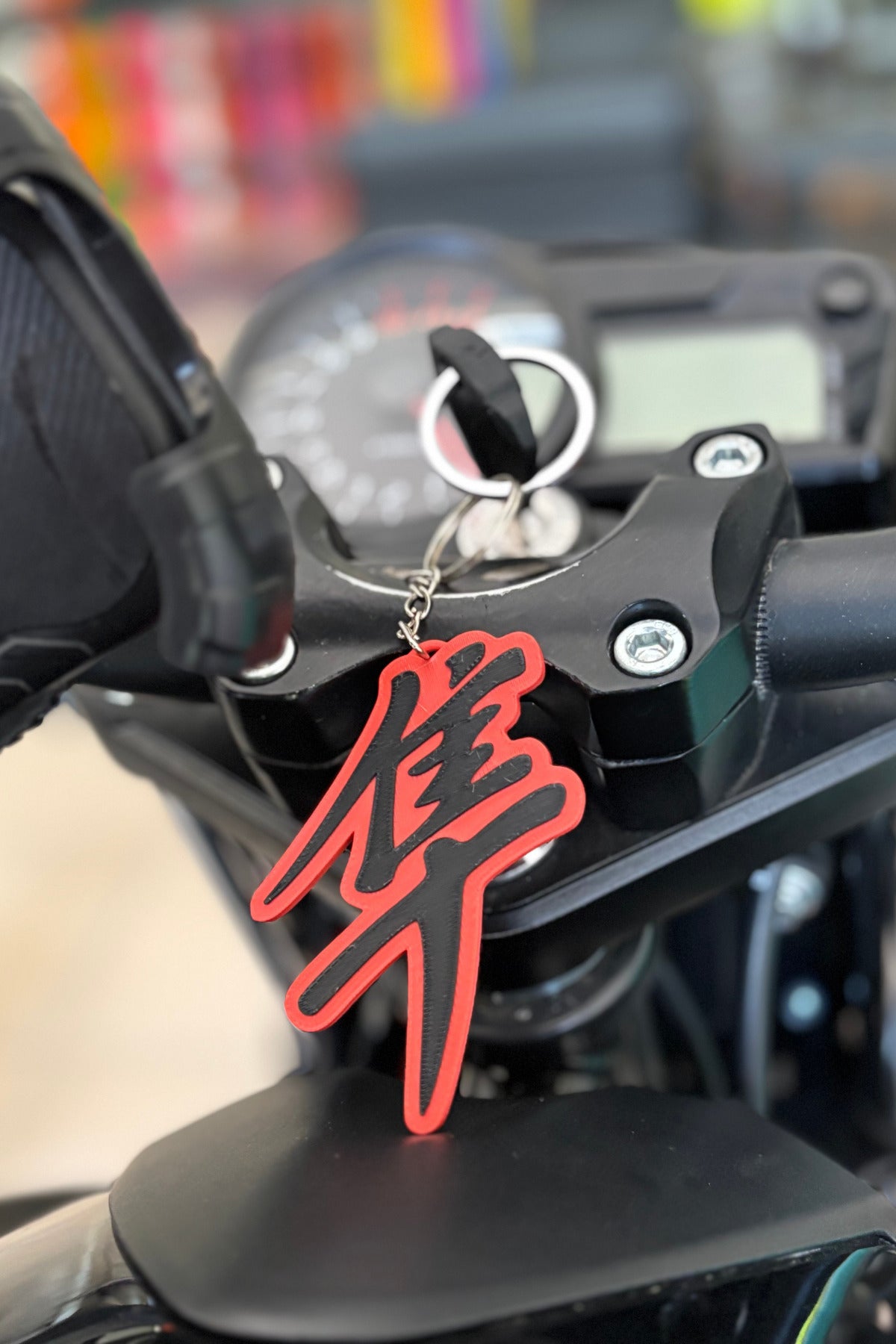 Motor için Japonca Yazılı Hayabusa Logolu Anahtarlık