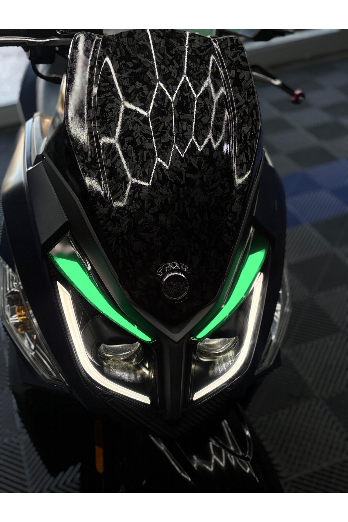 SYM Jet 14 Scooter için Gündüz Ledi Far Renklendirme Sticker Far Tasarım Film (Sağ ve Sol)