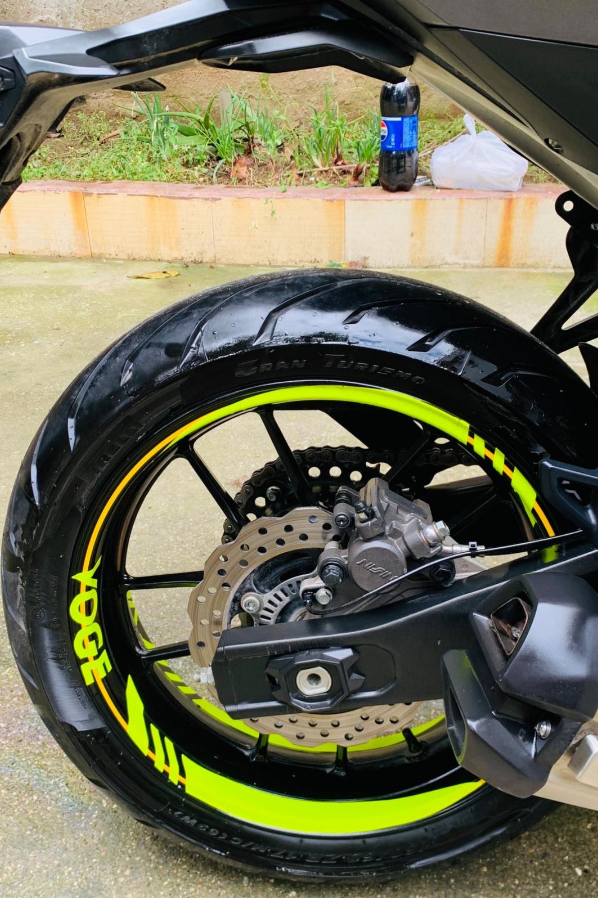 Voge Motor Grubu için Neon Sarı Jant Şeridi Sticker Seti (16 Parça)