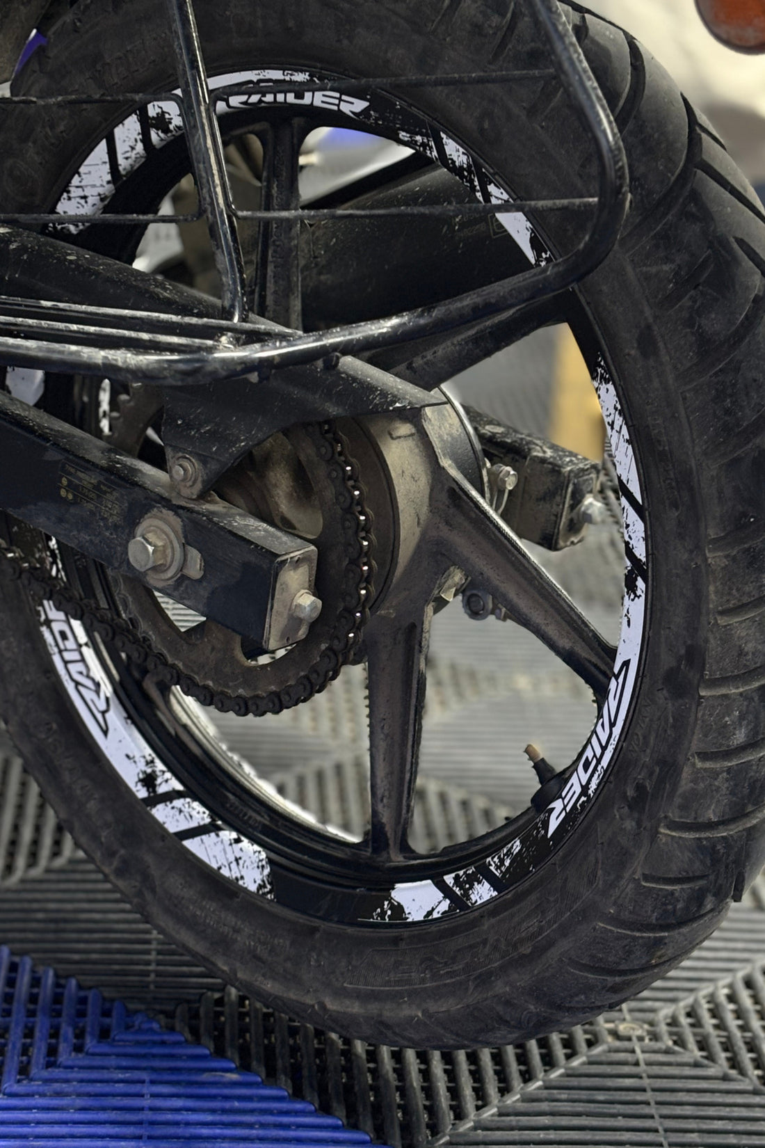 TVS Raider için Jant Şeridi Sticker Seti (Dark Side of Raider)(12 Parça)