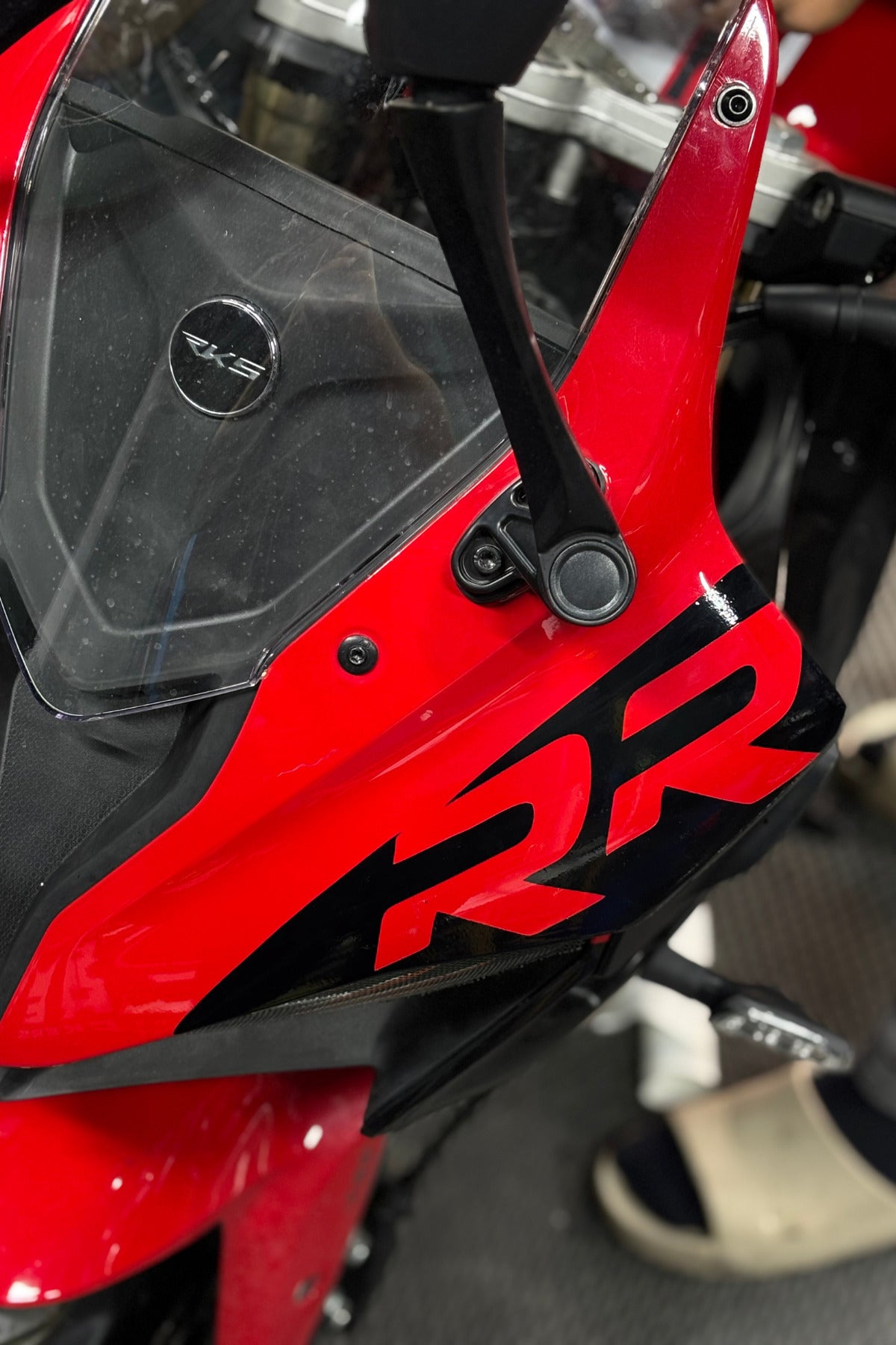 SRK125 için Siyah Renk Ön Kafaya Uyumlu RR Sticker Etiket