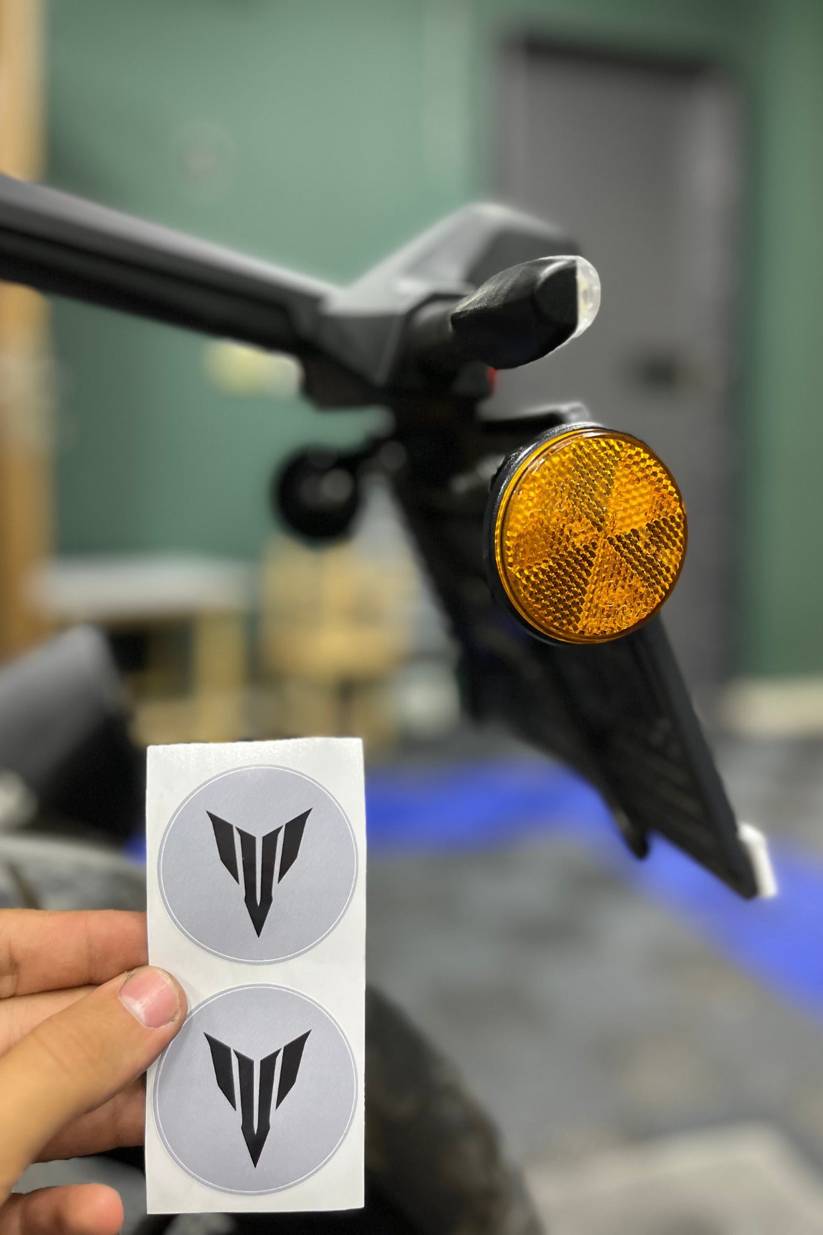 Motosiklet Kedigözü Reflektörü için 5CMx5CM MT Logolu Sticker Seti (2 Adet)