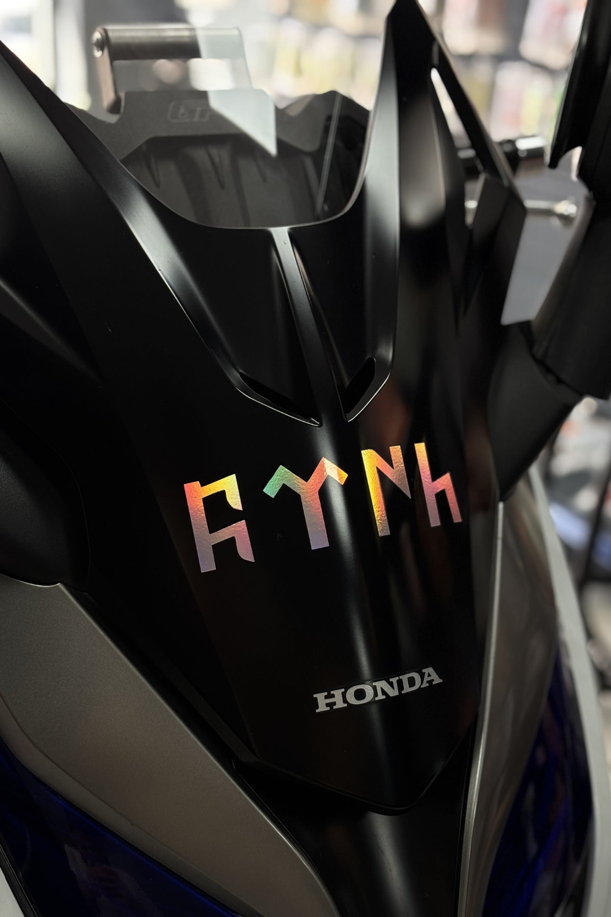Motor ve Araba için Göktürkçe Türk Yazısı Hologramlı Sticker Etiket (15CM)