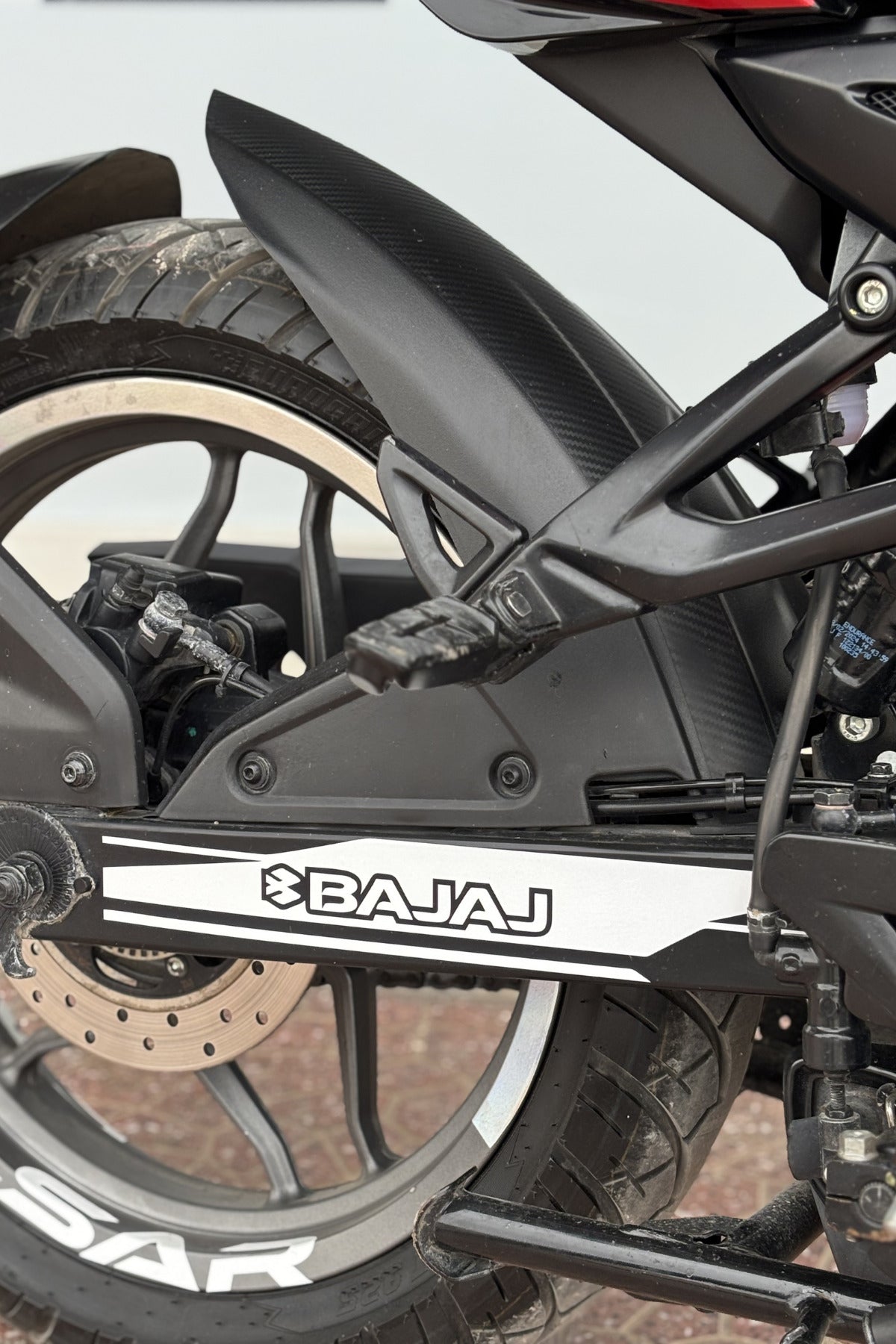 Bajaj Motor Grubu için Yan Maşaya Uygun Bajaj Yazılı Kaplama Sticker (33CMx5CM) (1 Adet)