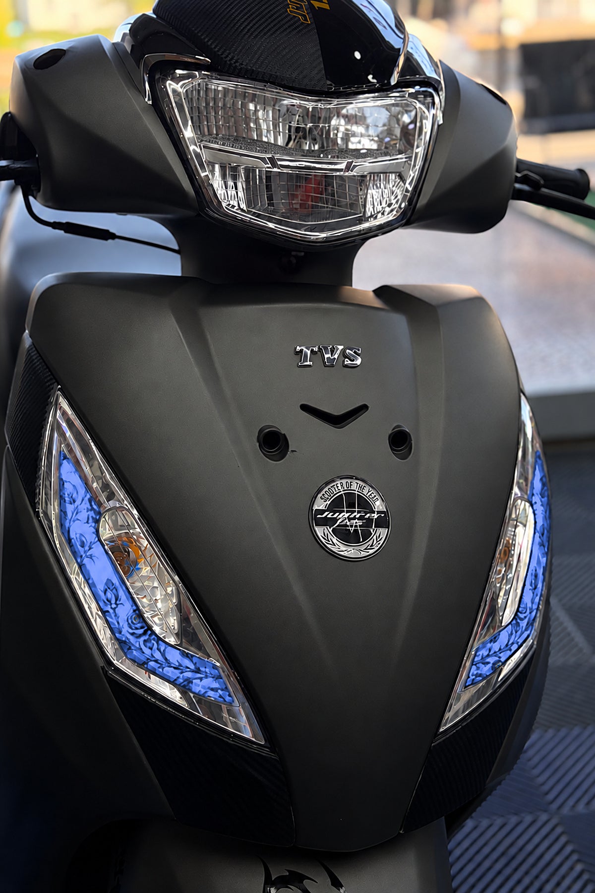 TVS Jupiter 125 için Sarmaşık Desenli Far Filmi Far Tasarım Filmi